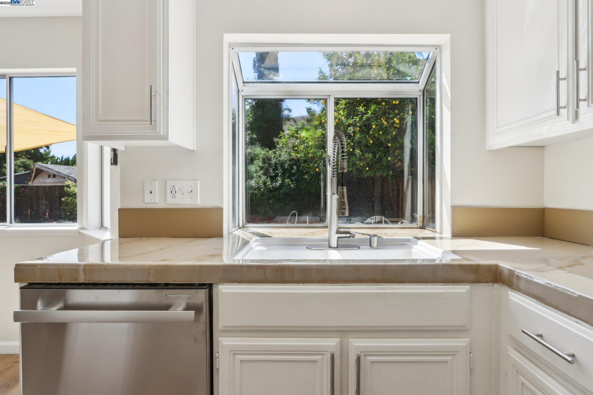 Detail Gallery Image 15 of 46 For 2164 Rain Drop Cir, Pittsburg,  CA 94565 - 3 Beds | 2/1 Baths
