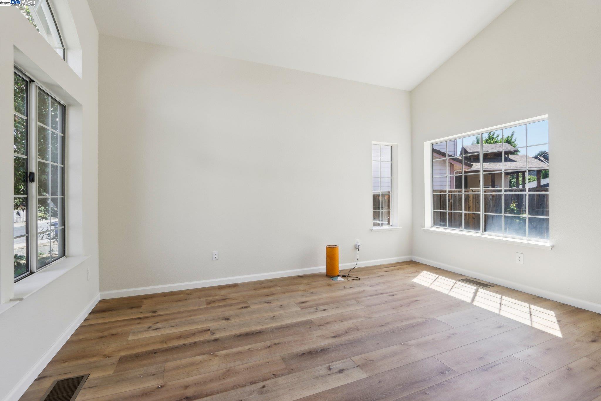 Detail Gallery Image 16 of 46 For 2164 Rain Drop Cir, Pittsburg,  CA 94565 - 3 Beds | 2/1 Baths