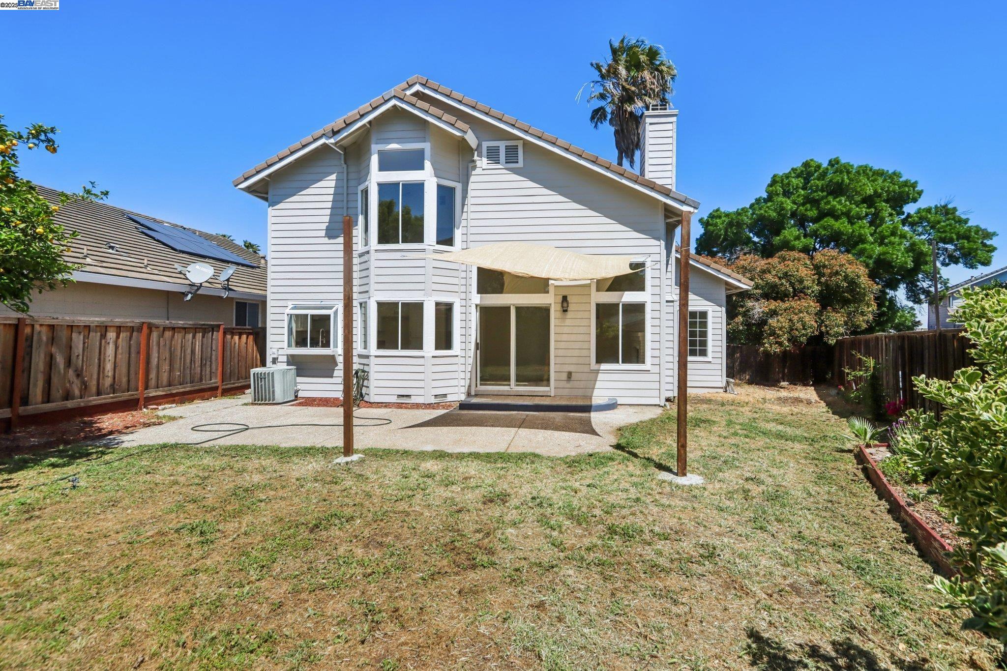 Detail Gallery Image 33 of 46 For 2164 Rain Drop Cir, Pittsburg,  CA 94565 - 3 Beds | 2/1 Baths