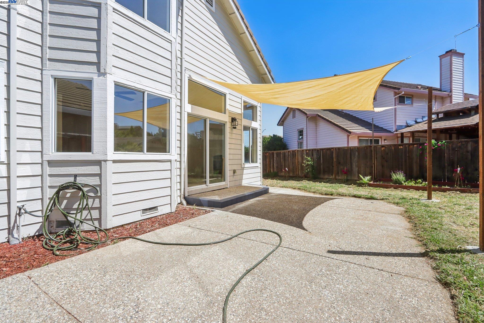 Detail Gallery Image 34 of 46 For 2164 Rain Drop Cir, Pittsburg,  CA 94565 - 3 Beds | 2/1 Baths