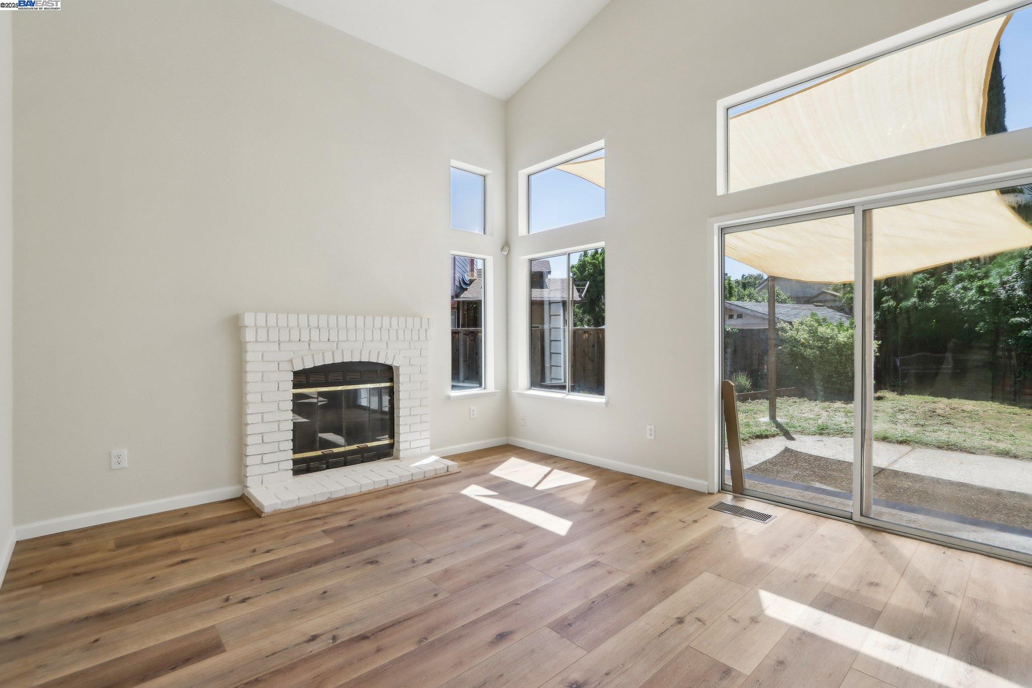 Detail Gallery Image 5 of 46 For 2164 Rain Drop Cir, Pittsburg,  CA 94565 - 3 Beds | 2/1 Baths