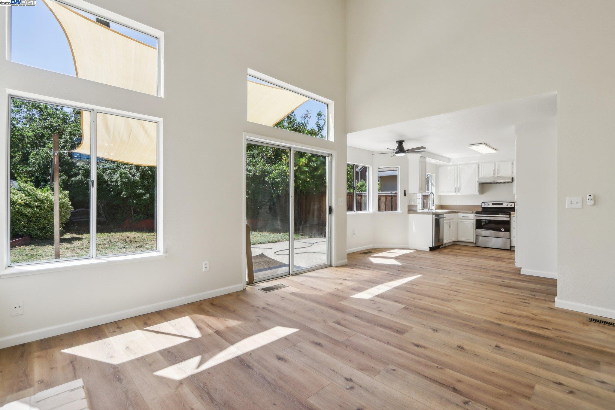 Detail Gallery Image 6 of 46 For 2164 Rain Drop Cir, Pittsburg,  CA 94565 - 3 Beds | 2/1 Baths