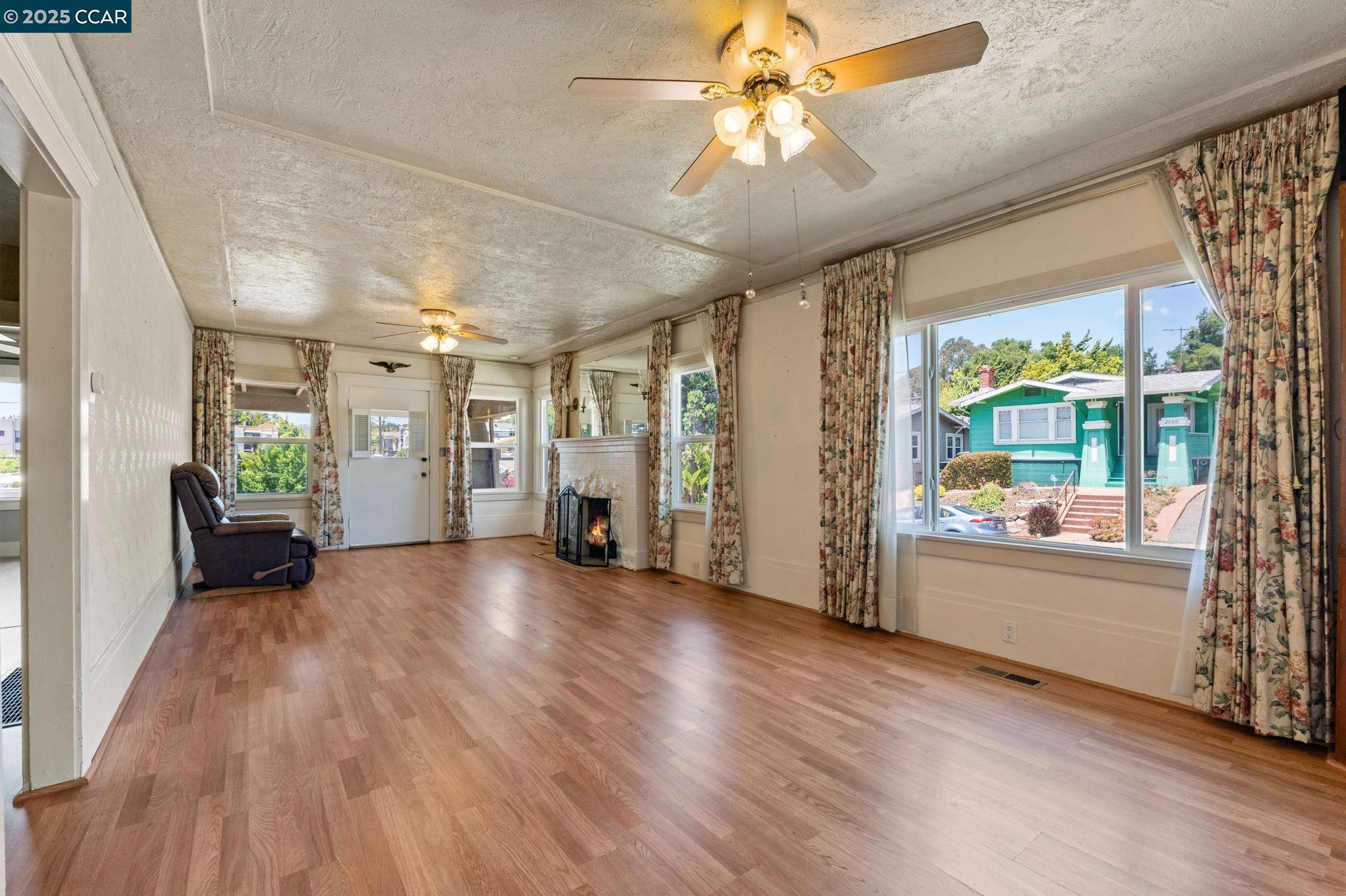 Detail Gallery Image 11 of 36 For 3280 Pleitner Ave, Oakland,  CA 94602 - 2 Beds | 1 Baths