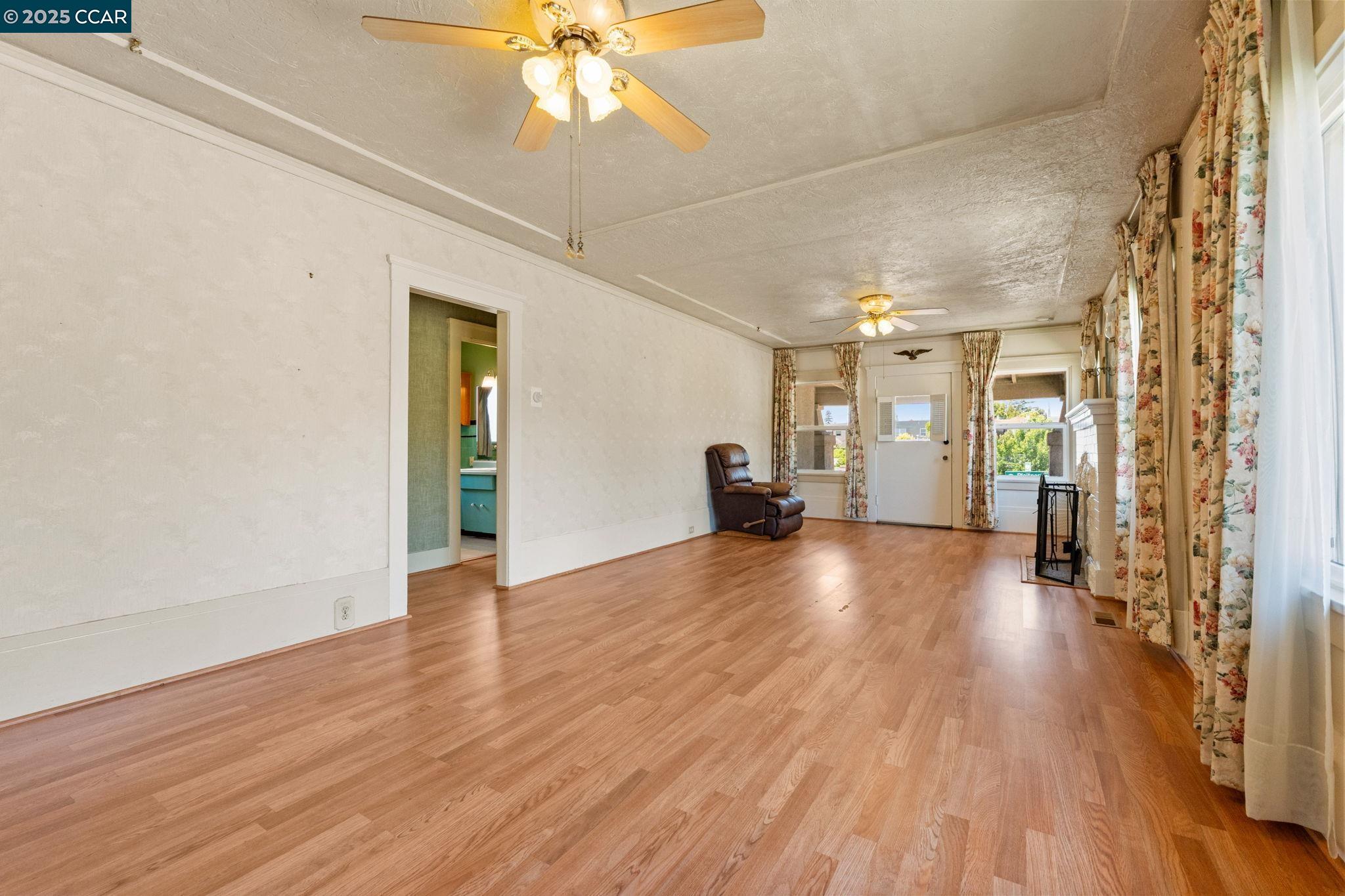 Detail Gallery Image 12 of 36 For 3280 Pleitner Ave, Oakland,  CA 94602 - 2 Beds | 1 Baths