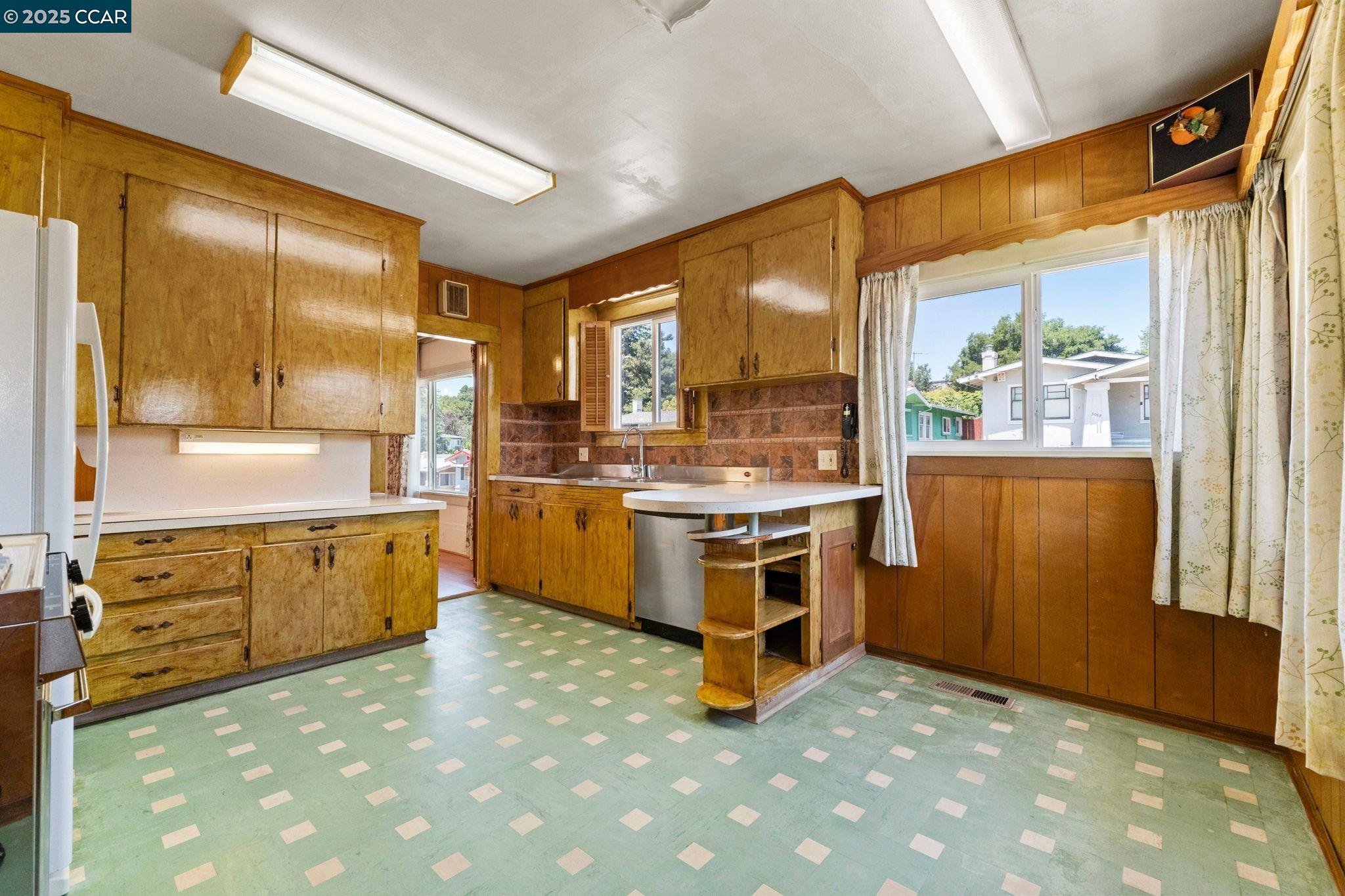 Detail Gallery Image 13 of 36 For 3280 Pleitner Ave, Oakland,  CA 94602 - 2 Beds | 1 Baths
