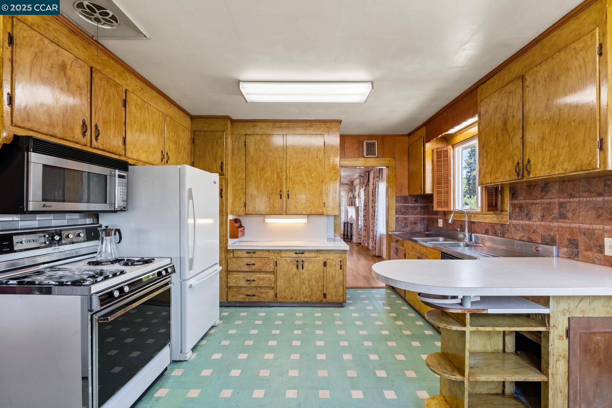 Detail Gallery Image 14 of 36 For 3280 Pleitner Ave, Oakland,  CA 94602 - 2 Beds | 1 Baths