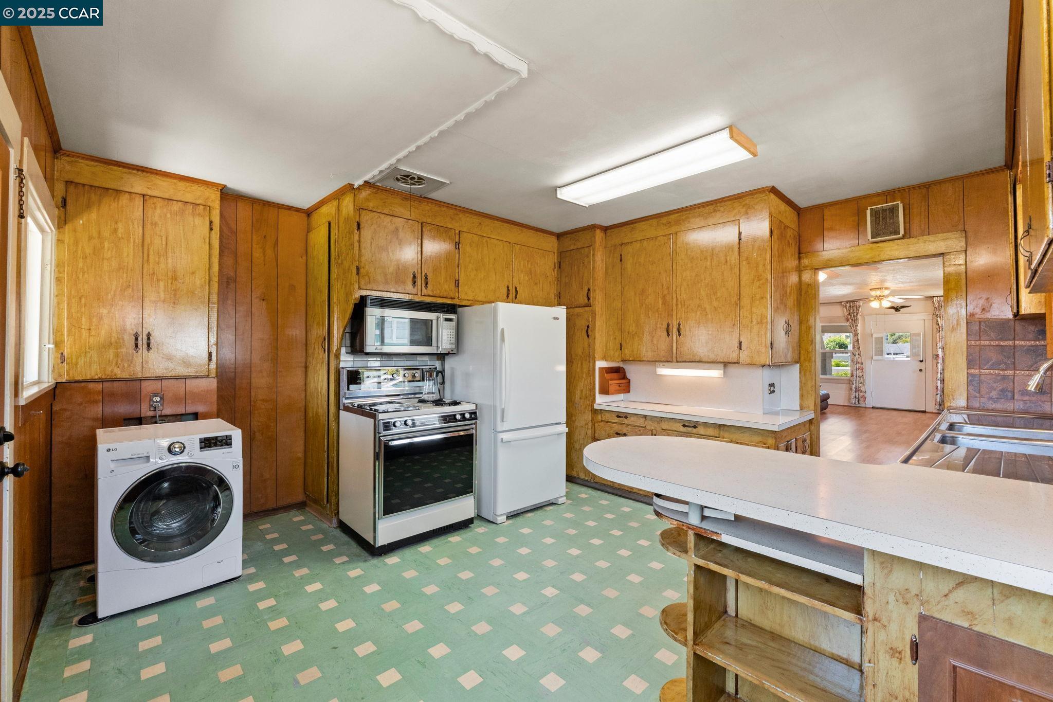 Detail Gallery Image 15 of 36 For 3280 Pleitner Ave, Oakland,  CA 94602 - 2 Beds | 1 Baths