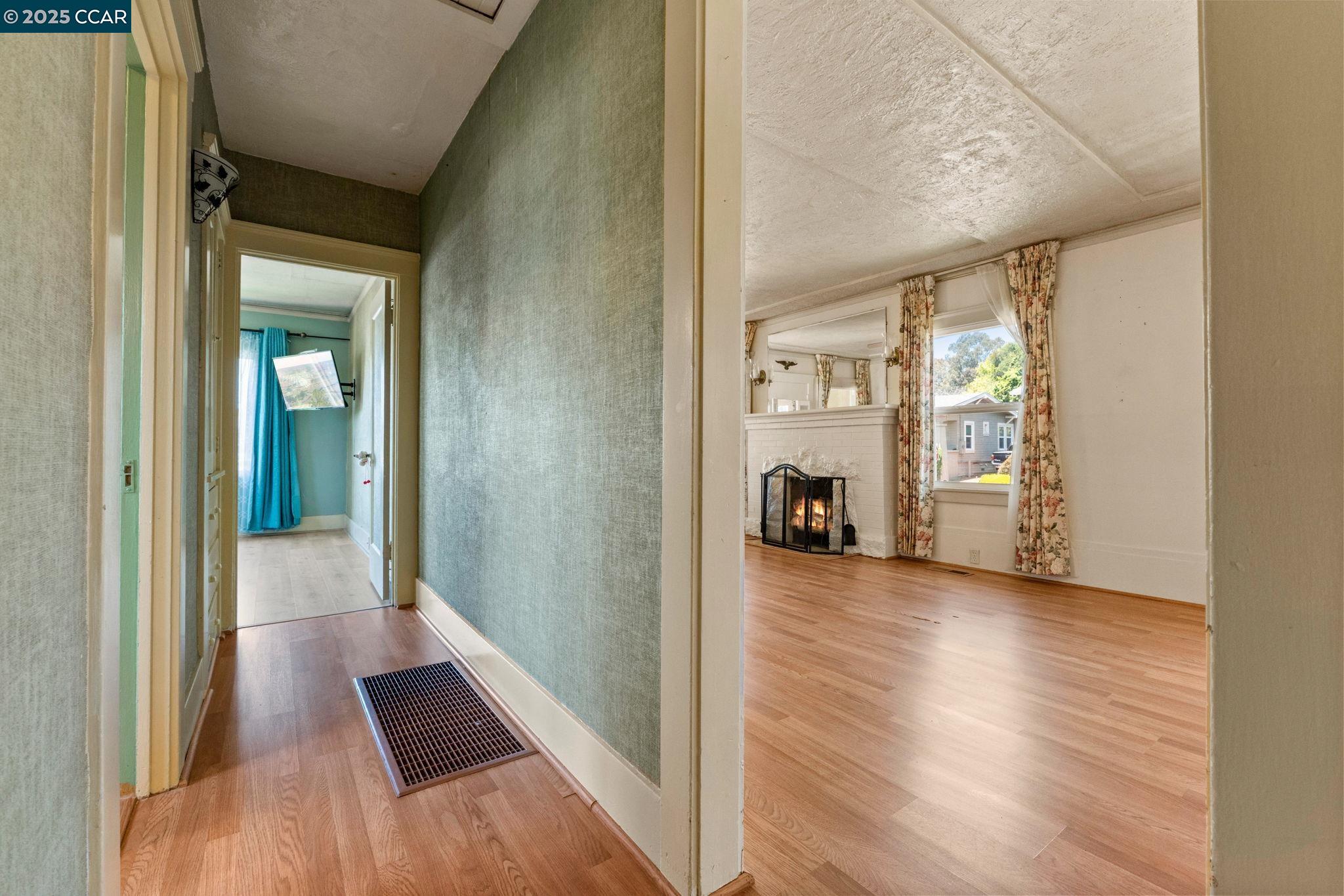 Detail Gallery Image 10 of 36 For 3280 Pleitner Ave, Oakland,  CA 94602 - 2 Beds | 1 Baths