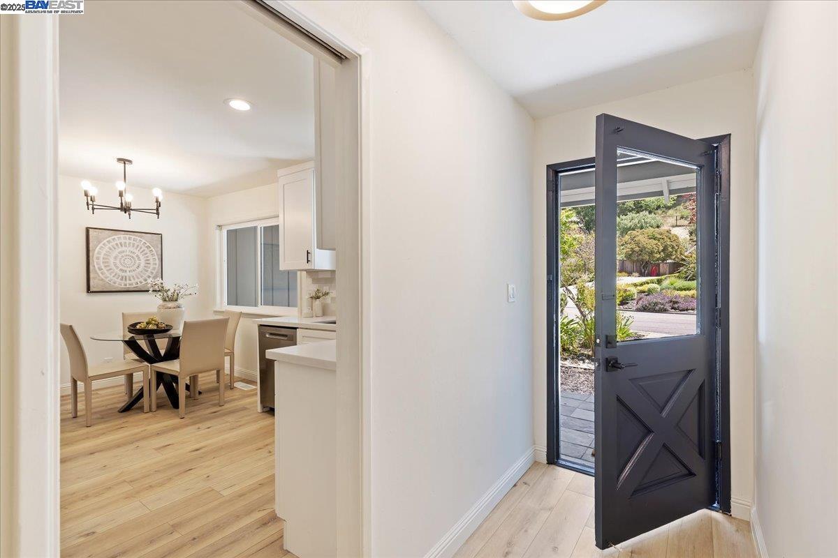 Detail Gallery Image 5 of 31 For 21 Muth Dr, Orinda,  CA 94563 - 4 Beds | 3 Baths