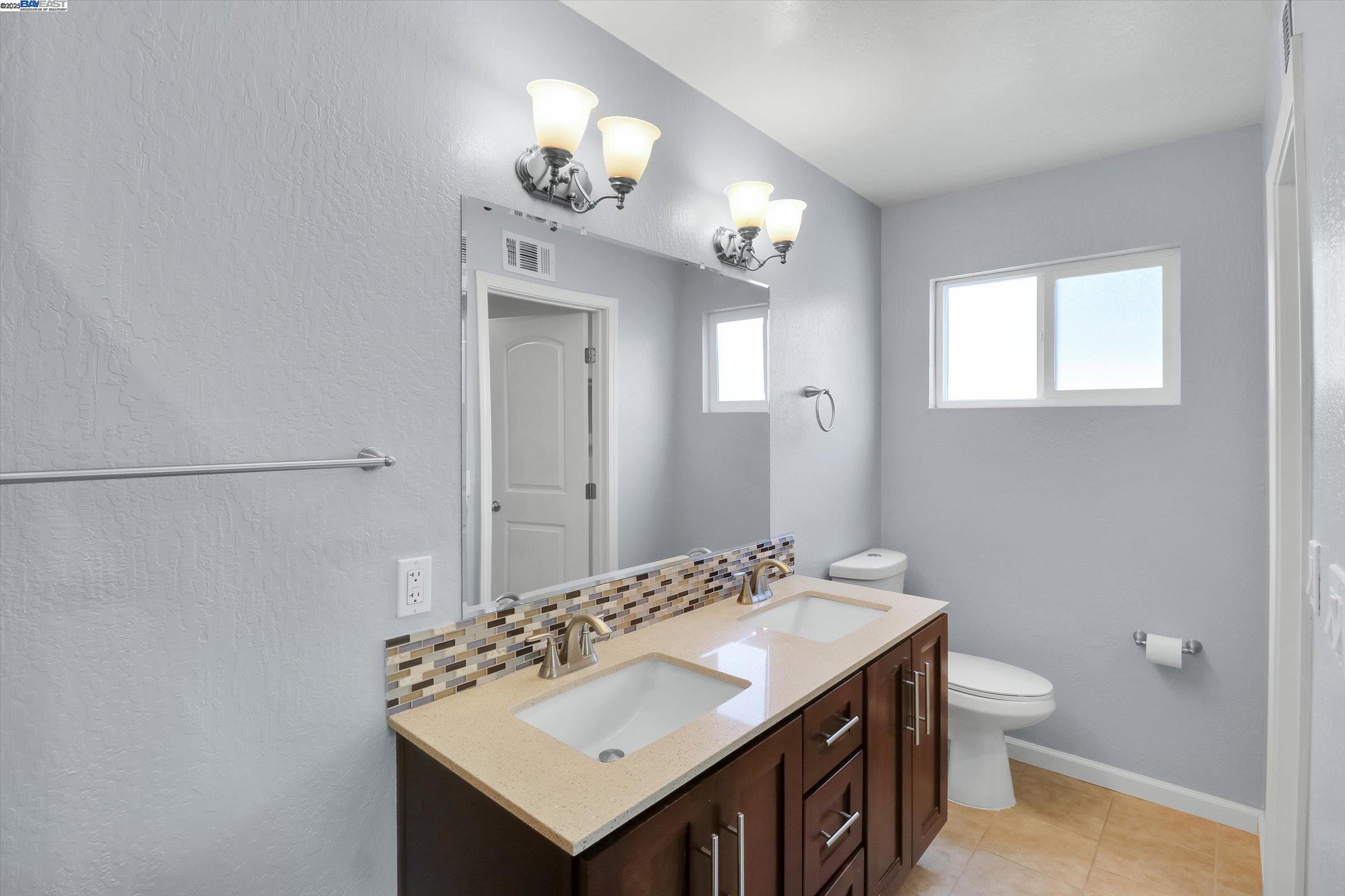 Detail Gallery Image 13 of 21 For 1691 Woodcrest Dr, Concord,  CA 94521 - 4 Beds | 2 Baths