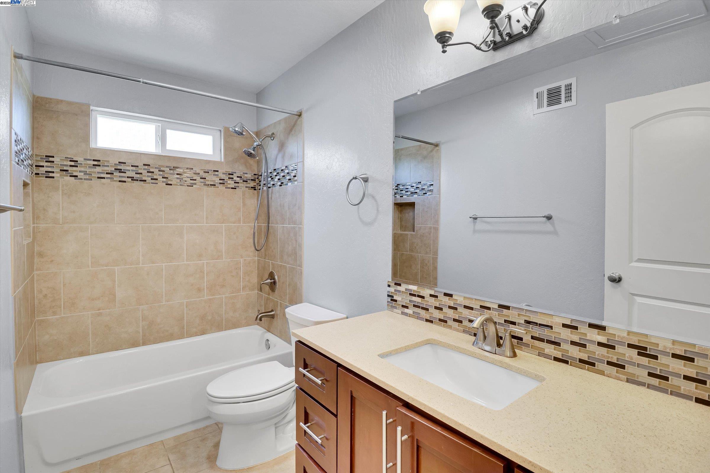 Detail Gallery Image 8 of 21 For 1691 Woodcrest Dr, Concord,  CA 94521 - 4 Beds | 2 Baths