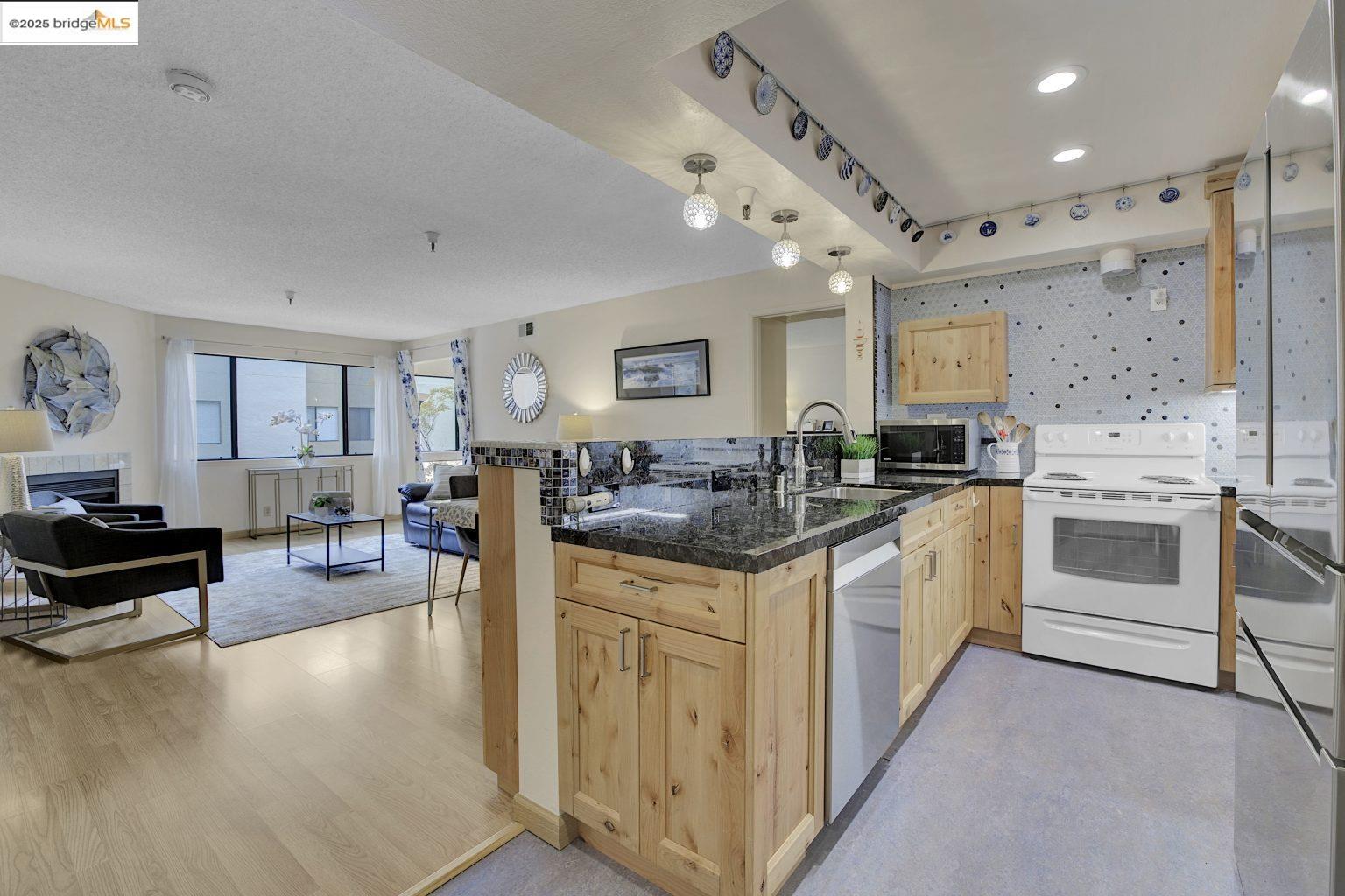 Browse active condo listings in BRIDGEWATER ALBANY