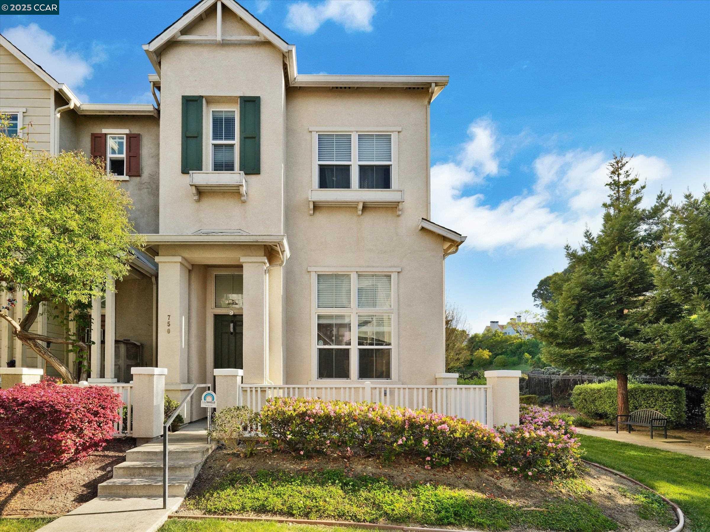 Detail Gallery Image 1 of 41 For 750 Summer Ln, Richmond,  CA 94806 - 3 Beds | 2/1 Baths