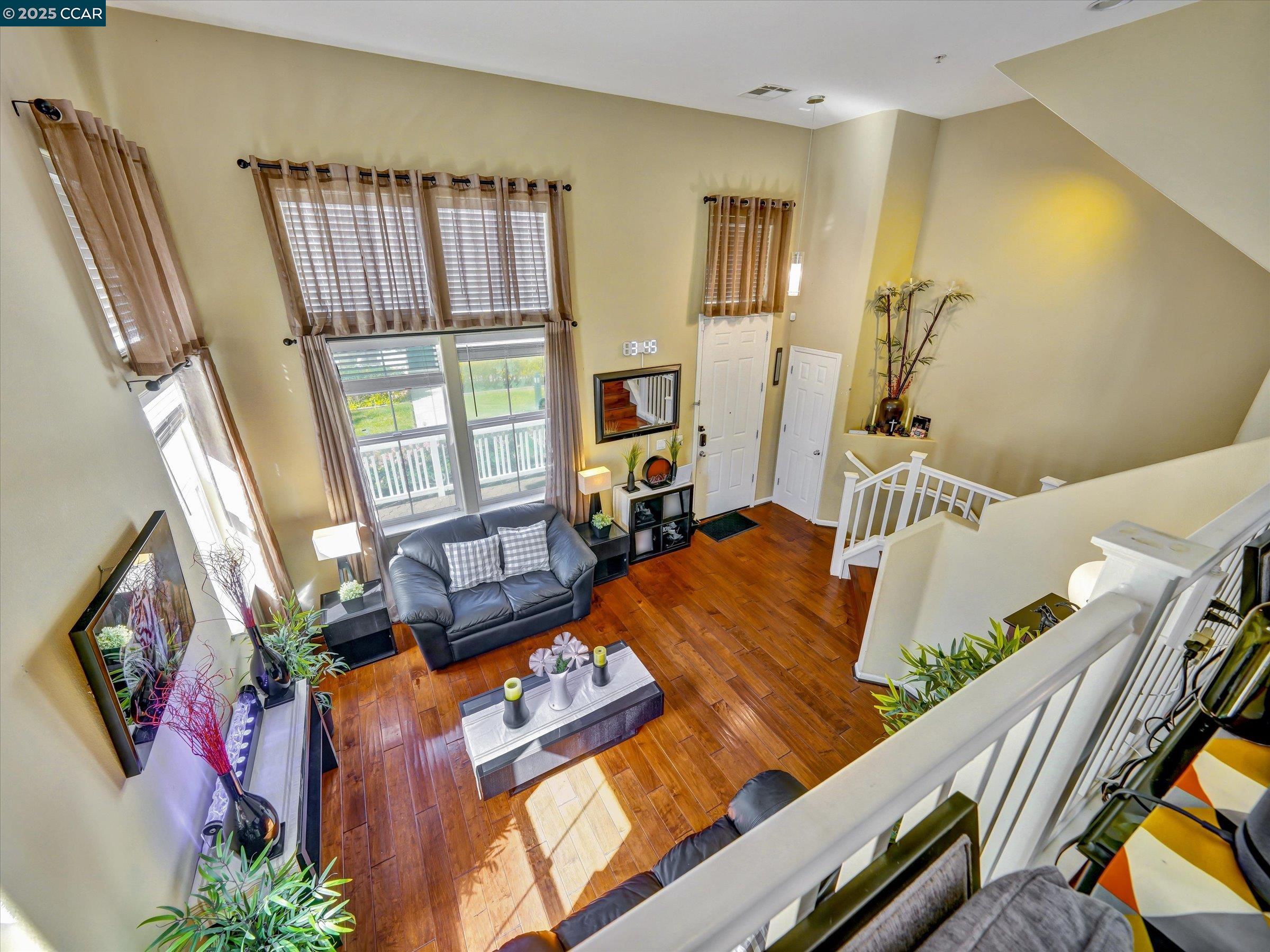 Detail Gallery Image 2 of 41 For 750 Summer Ln, Richmond,  CA 94806 - 3 Beds | 2/1 Baths