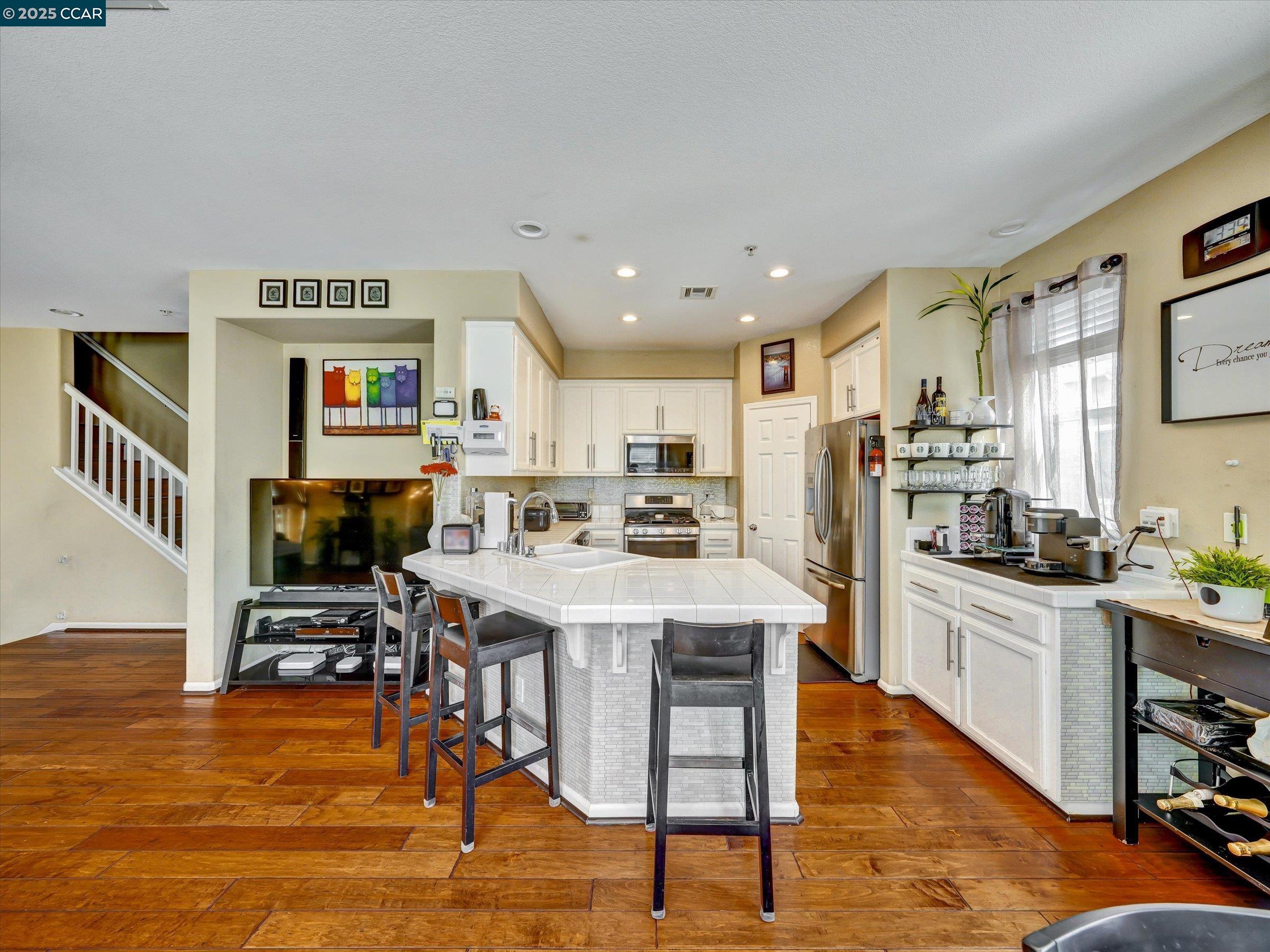 Detail Gallery Image 11 of 41 For 750 Summer Ln, Richmond,  CA 94806 - 3 Beds | 2/1 Baths