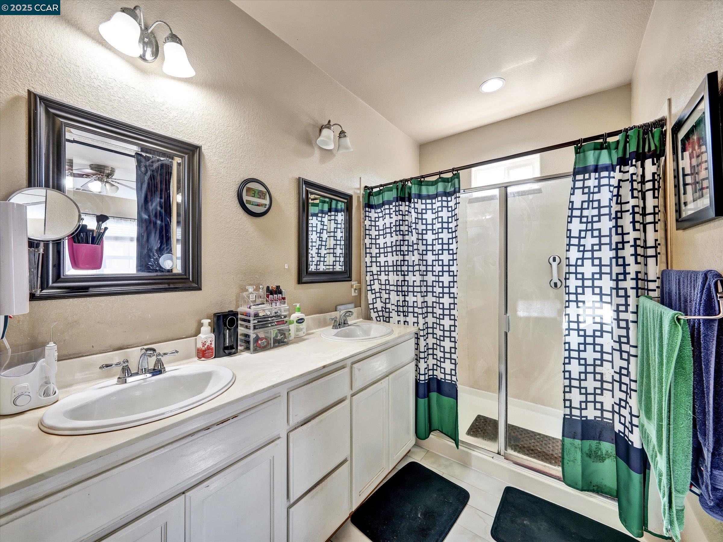 Detail Gallery Image 16 of 41 For 750 Summer Ln, Richmond,  CA 94806 - 3 Beds | 2/1 Baths