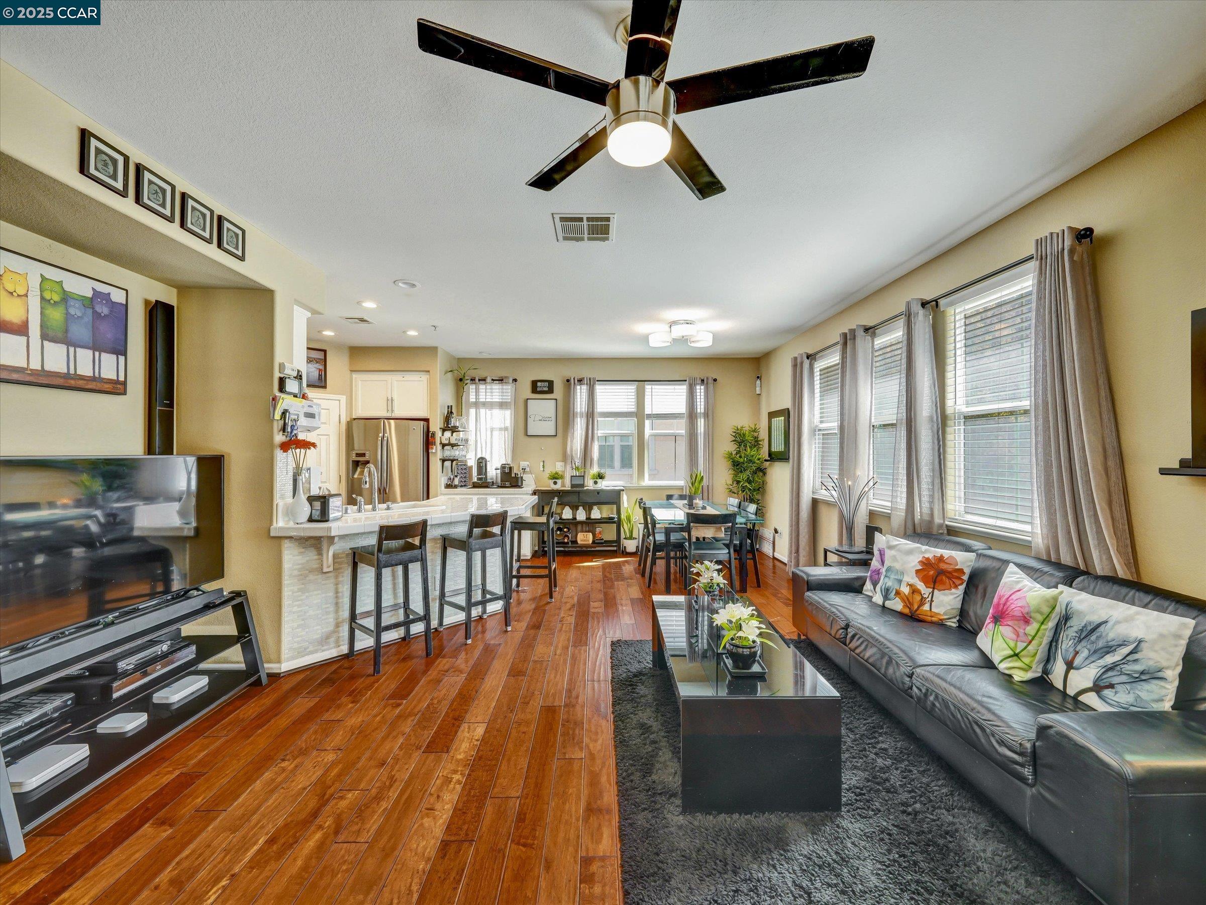 Detail Gallery Image 4 of 41 For 750 Summer Ln, Richmond,  CA 94806 - 3 Beds | 2/1 Baths