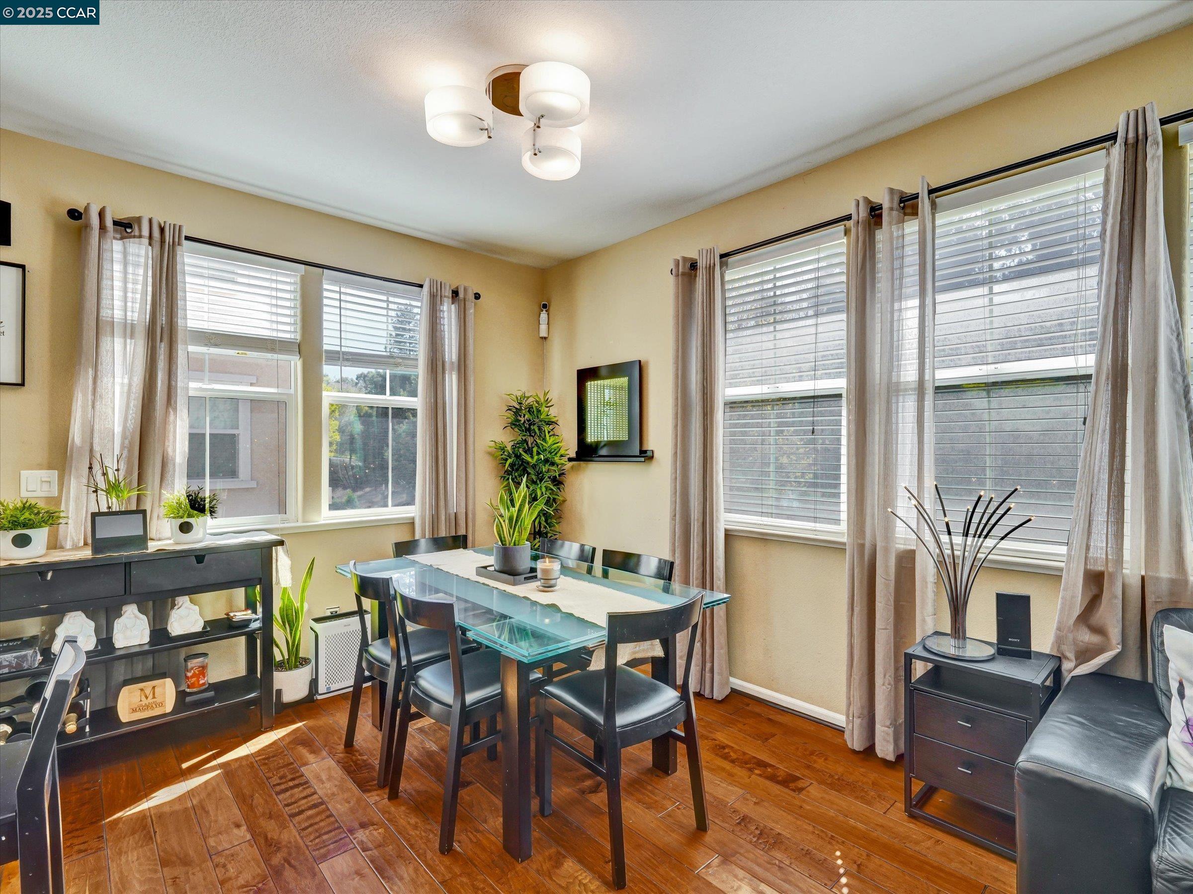Detail Gallery Image 5 of 41 For 750 Summer Ln, Richmond,  CA 94806 - 3 Beds | 2/1 Baths