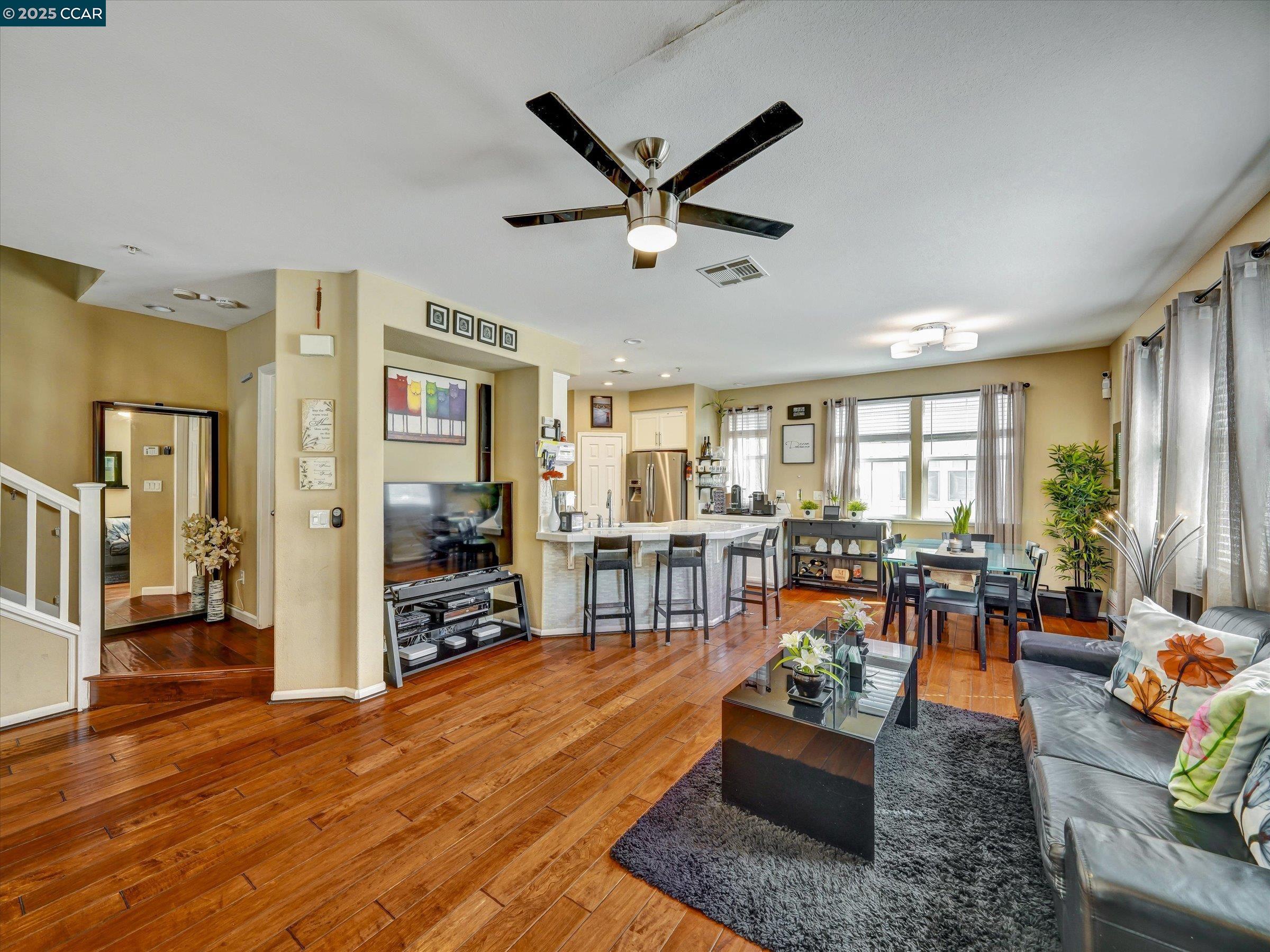 Detail Gallery Image 6 of 41 For 750 Summer Ln, Richmond,  CA 94806 - 3 Beds | 2/1 Baths