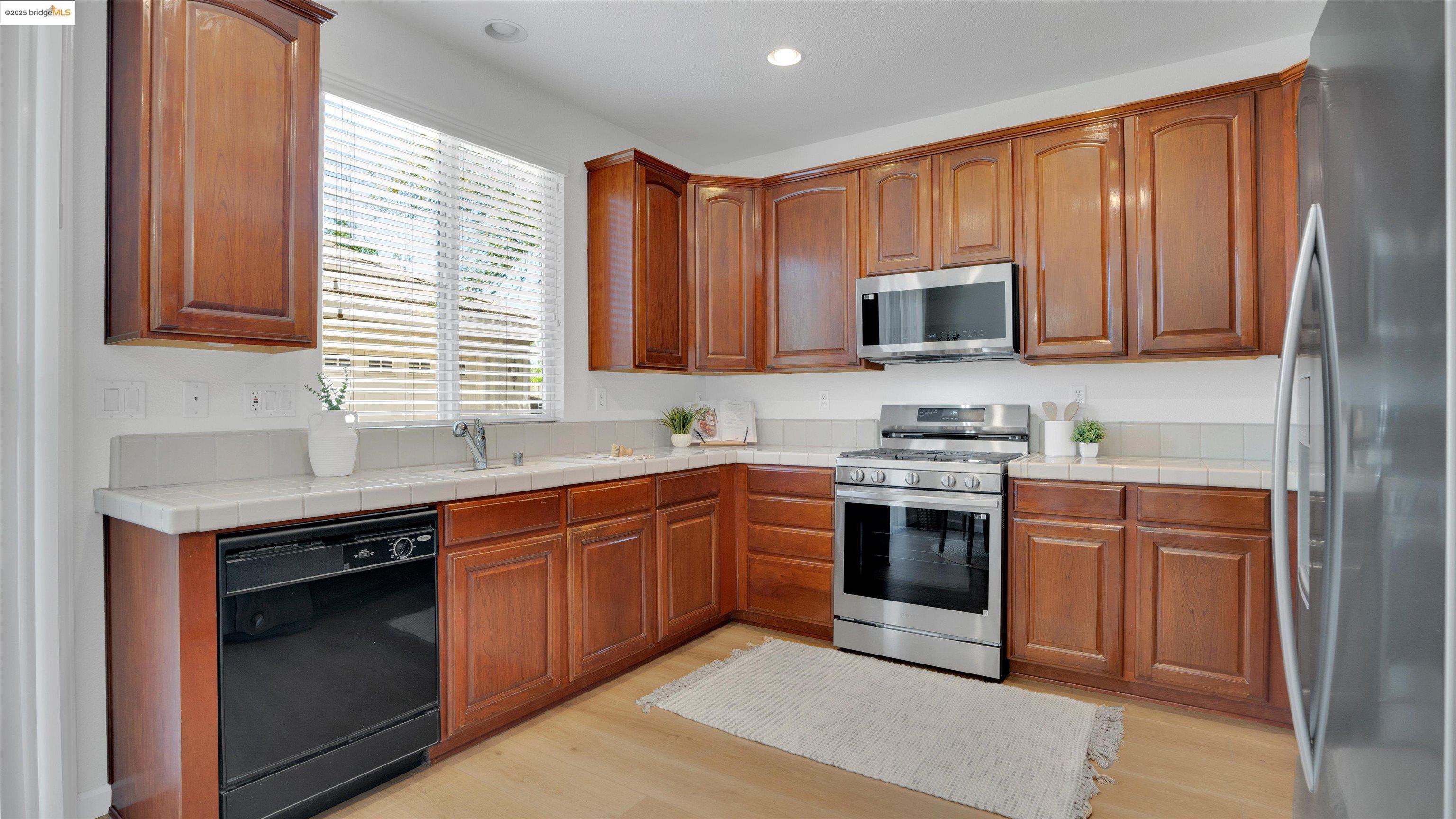Detail Gallery Image 21 of 44 For 1740 Newark Ln, Suisun City,  CA 94585 - 3 Beds | 2/1 Baths