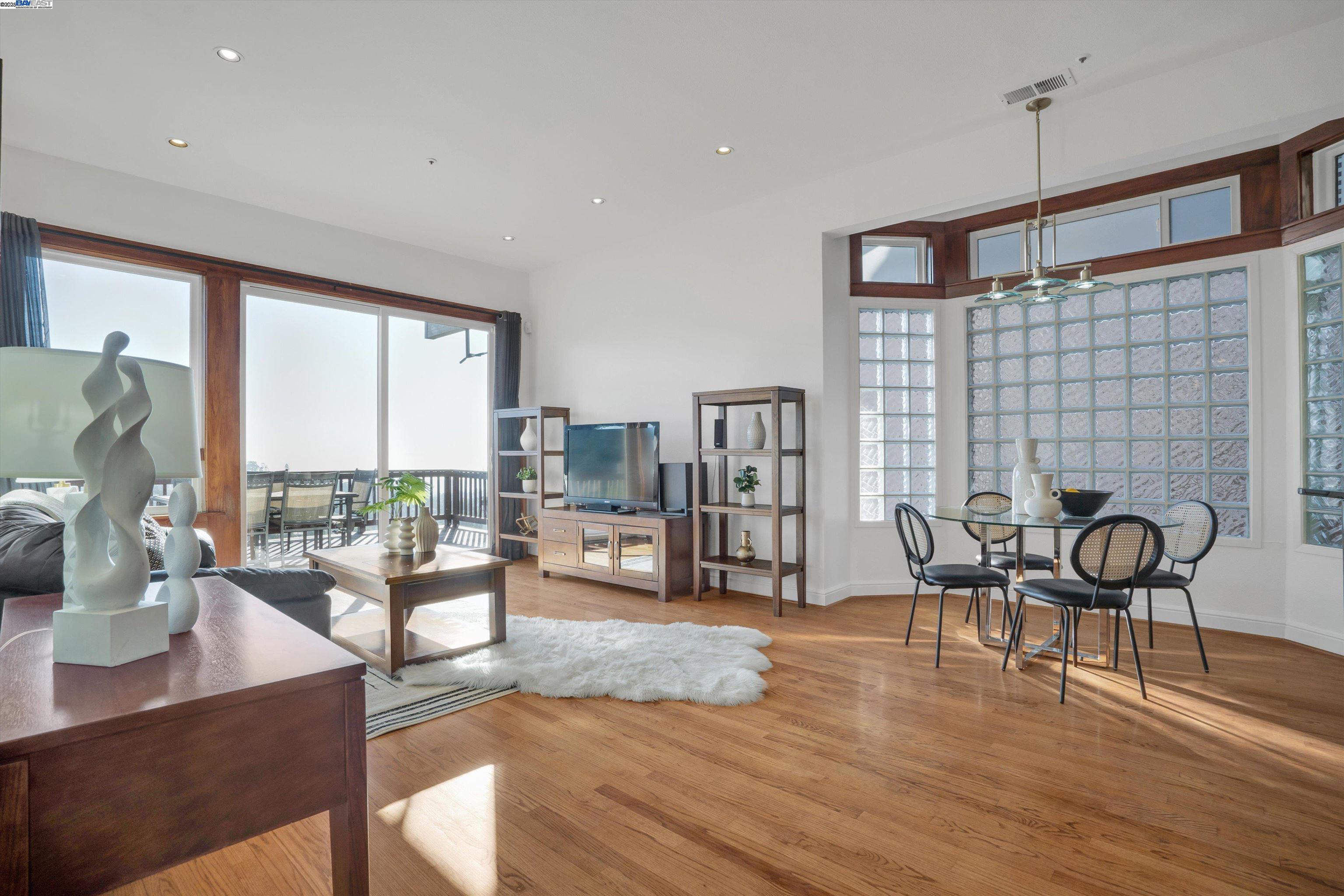 7001 Elverton Dr, Oakland, California 94611, 4 Bedrooms Bedrooms, 9 Rooms Rooms,3 BathroomsBathrooms,Residential,For Sale,7001 Elverton Dr,41096873