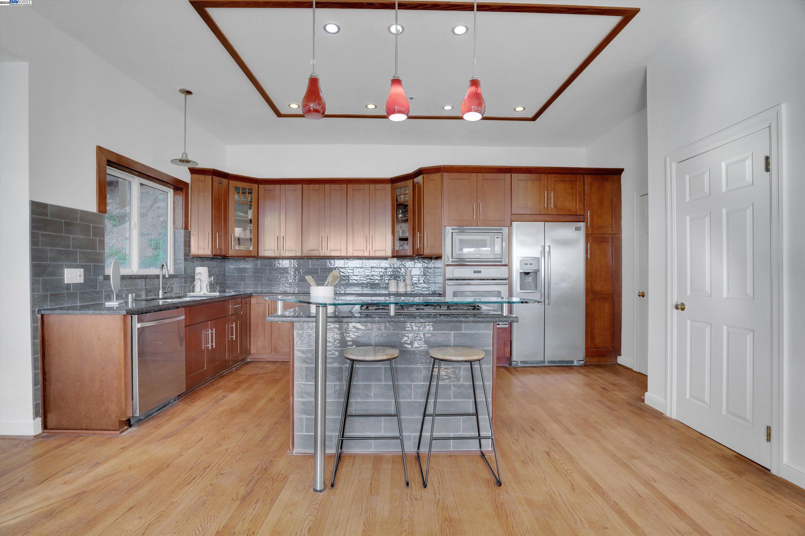7001 Elverton Dr, Oakland, California 94611, 4 Bedrooms Bedrooms, 9 Rooms Rooms,3 BathroomsBathrooms,Residential,For Sale,7001 Elverton Dr,41096873