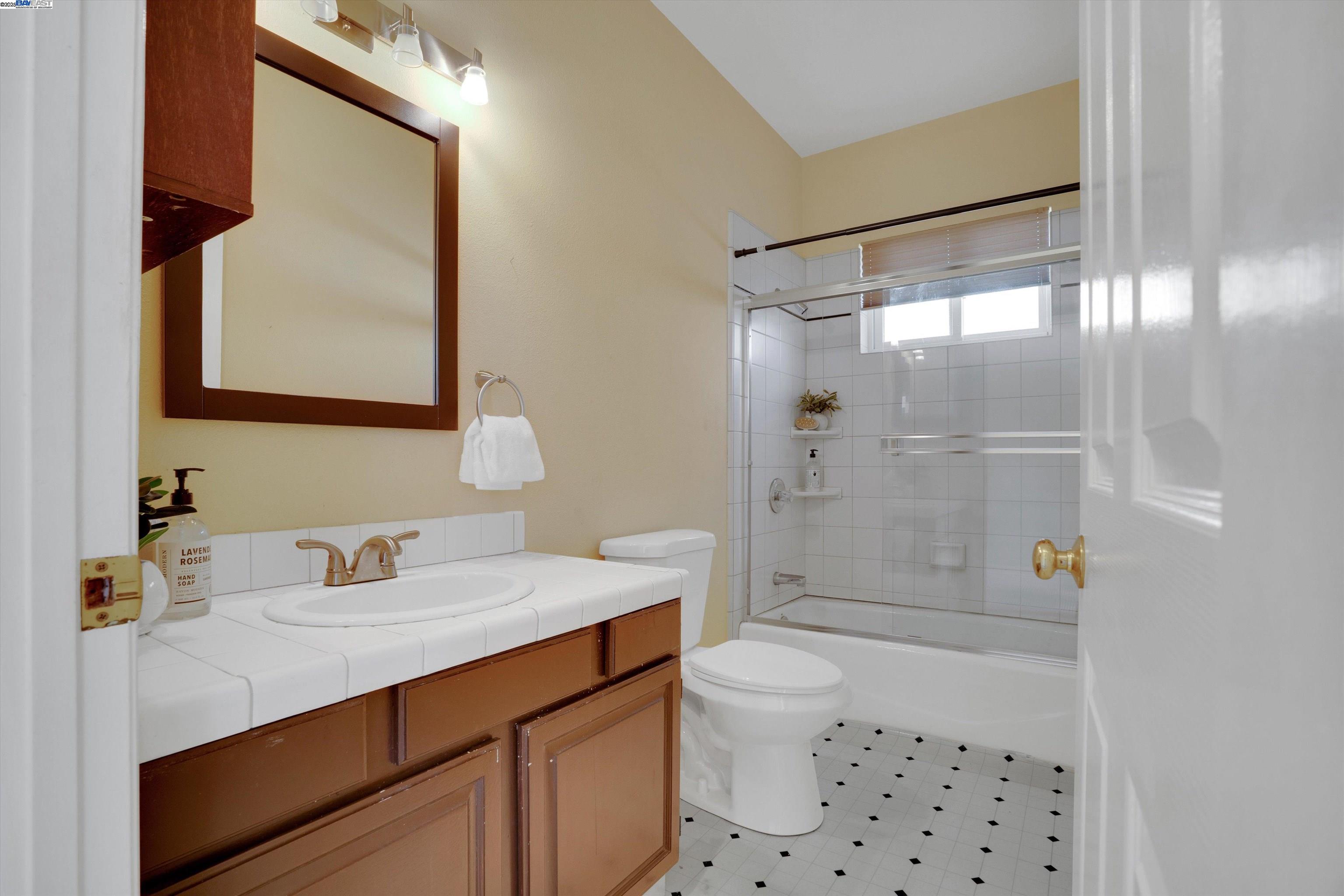 7001 Elverton Dr, Oakland, California 94611, 4 Bedrooms Bedrooms, 9 Rooms Rooms,3 BathroomsBathrooms,Residential,For Sale,7001 Elverton Dr,41096873