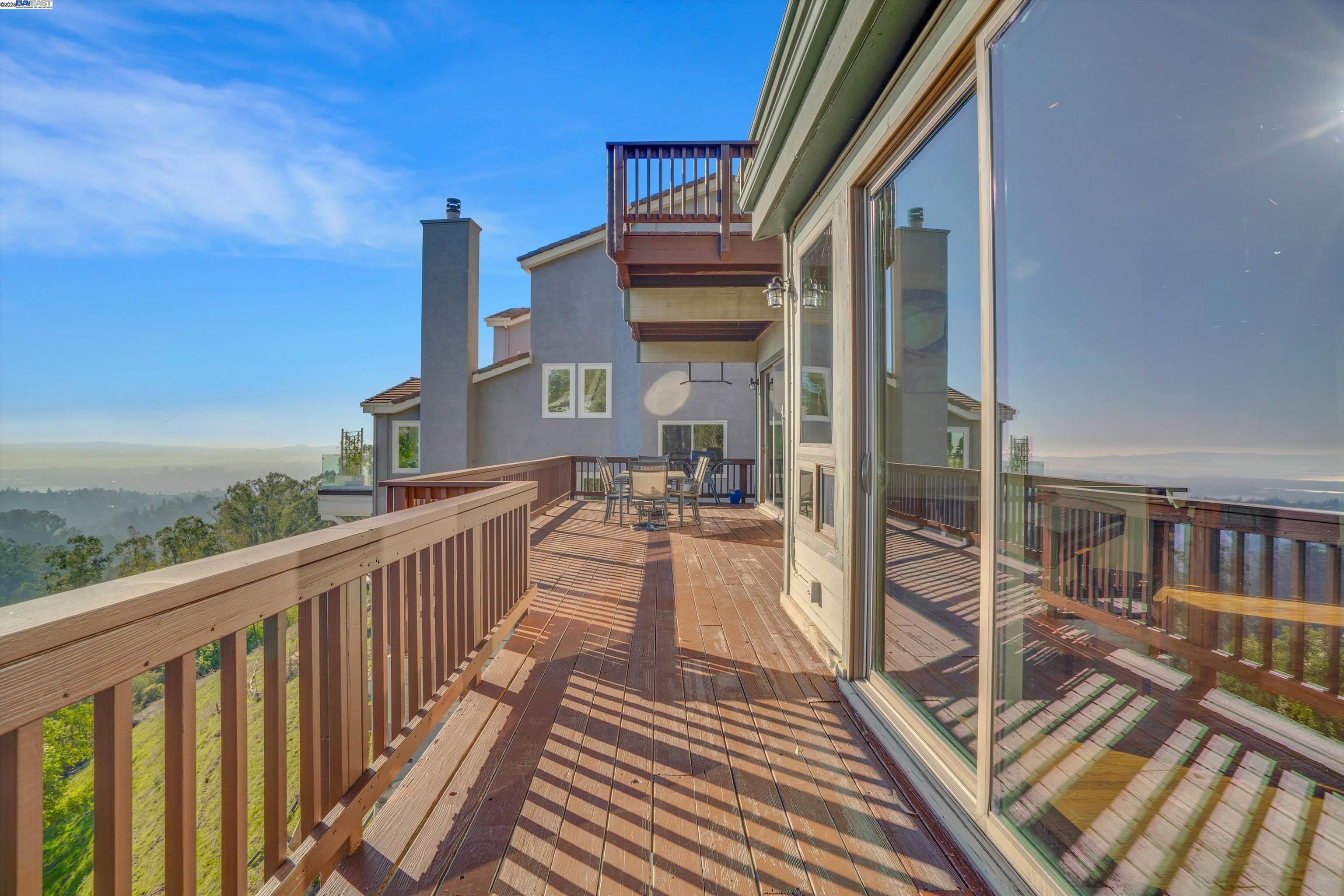 7001 Elverton Dr, Oakland, California 94611, 4 Bedrooms Bedrooms, 9 Rooms Rooms,3 BathroomsBathrooms,Residential,For Sale,7001 Elverton Dr,41096873