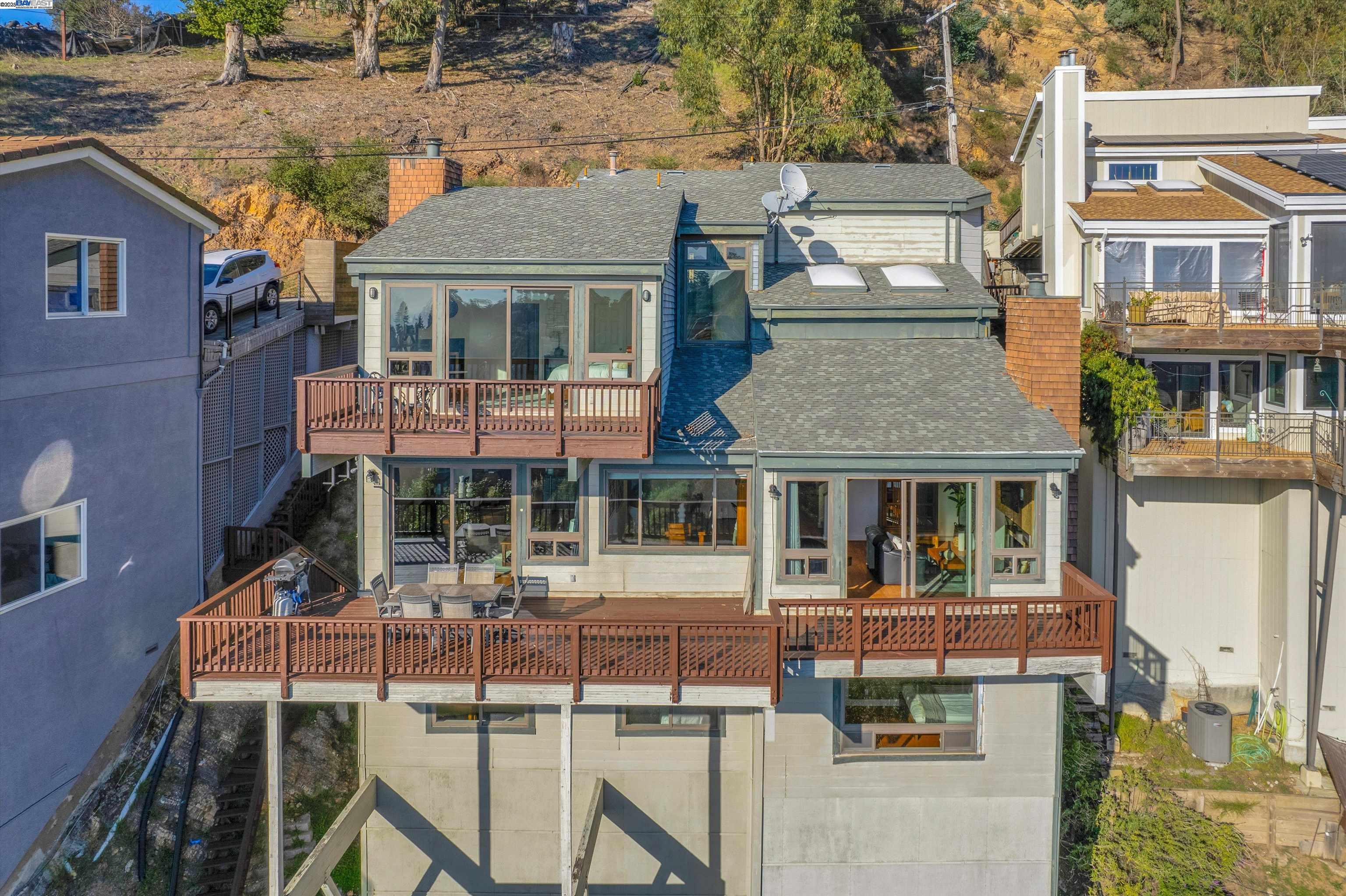 7001 Elverton Dr, Oakland, California 94611, 4 Bedrooms Bedrooms, 9 Rooms Rooms,3 BathroomsBathrooms,Residential,For Sale,7001 Elverton Dr,41096873