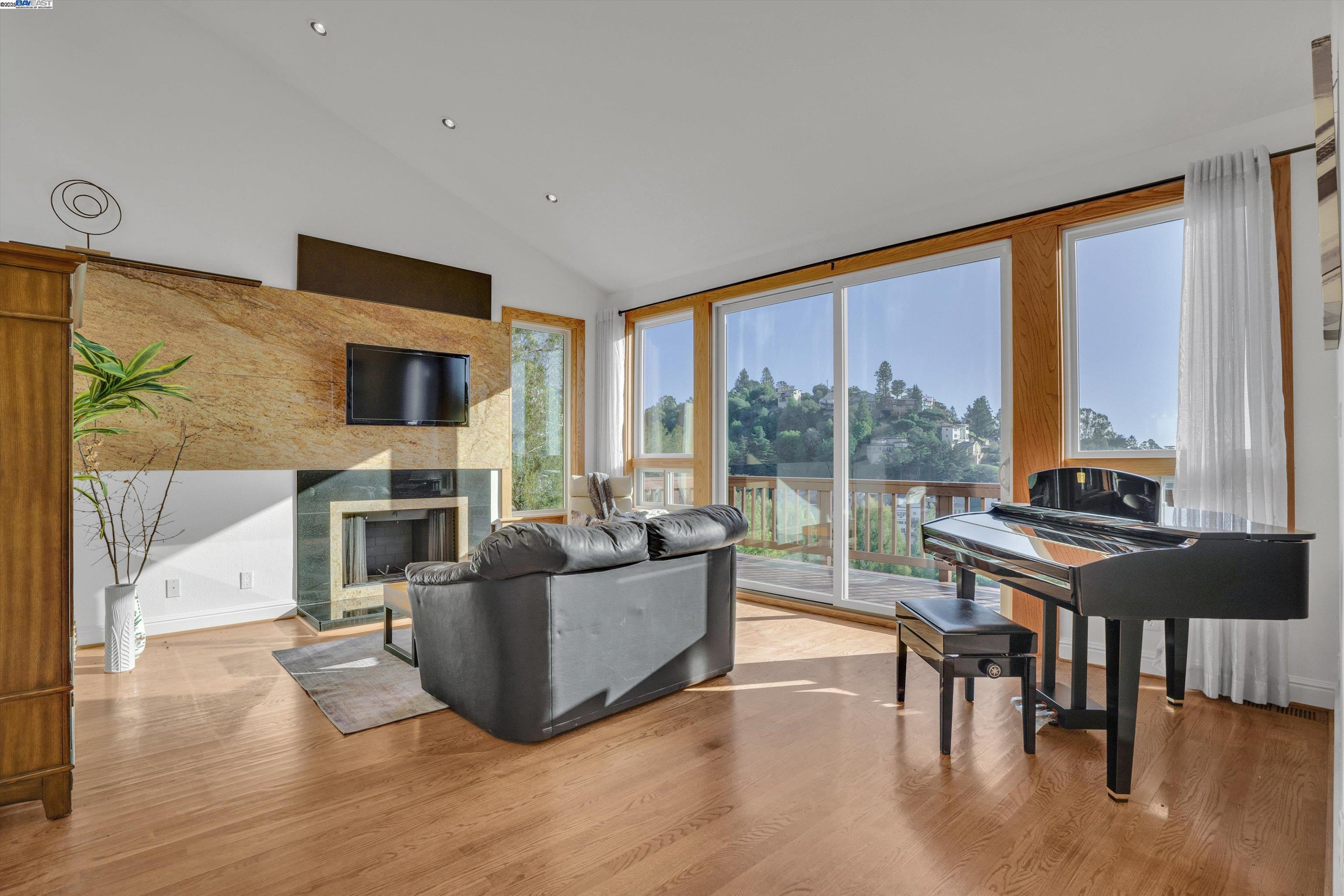 7001 Elverton Dr, Oakland, California 94611, 4 Bedrooms Bedrooms, 9 Rooms Rooms,3 BathroomsBathrooms,Residential,For Sale,7001 Elverton Dr,41096873