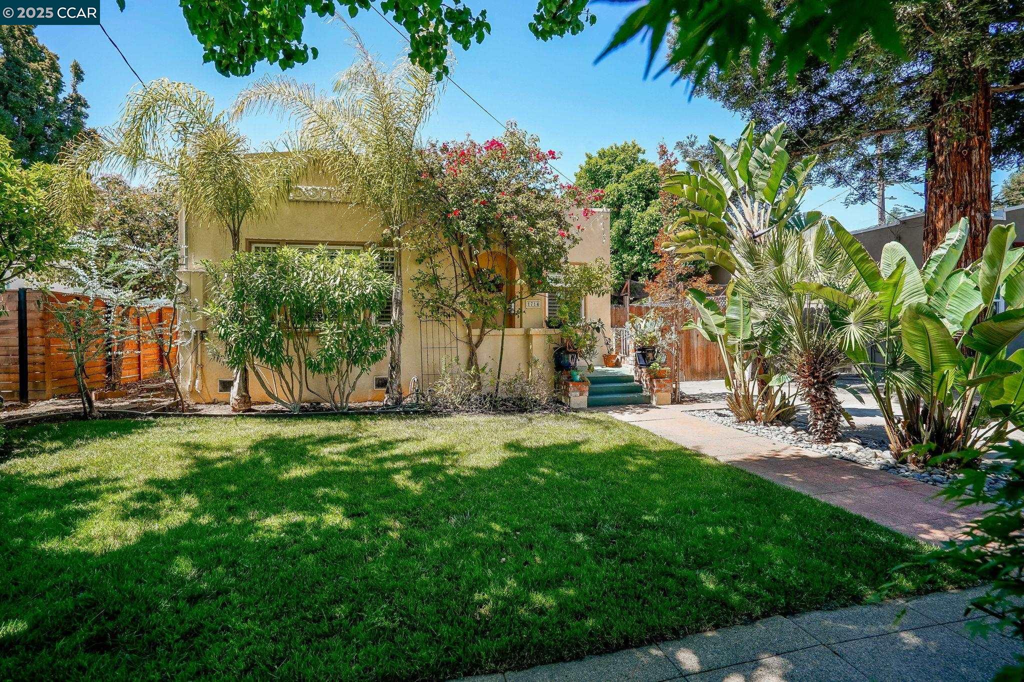 Detail Gallery Image 1 of 1 For 1714 Alhambra Ave, Martinez,  CA 94553 - 2 Beds | 1 Baths