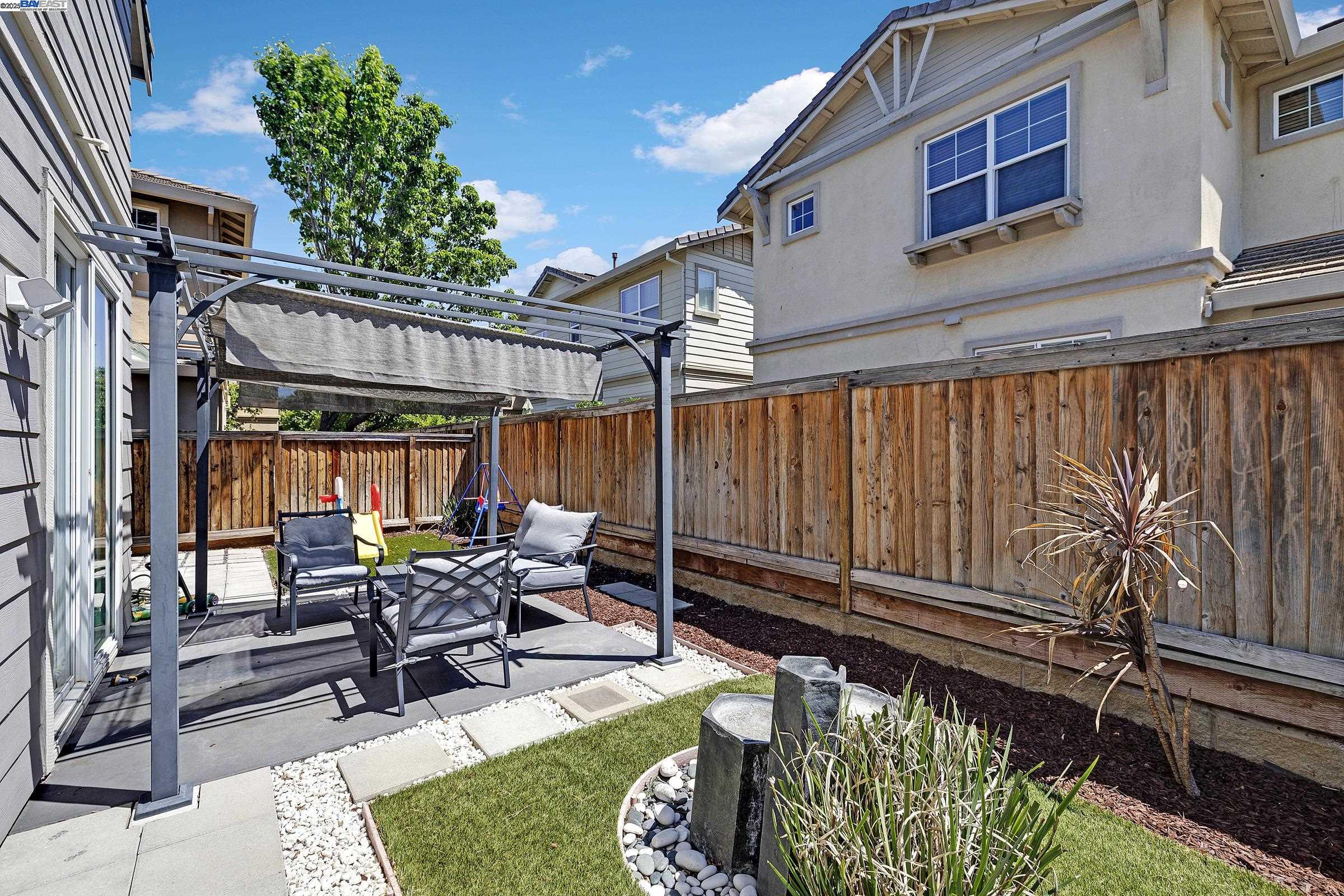 Detail Gallery Image 4 of 33 For 470 Chicory Ct, Brentwood,  CA 94513 - 3 Beds | 2/1 Baths