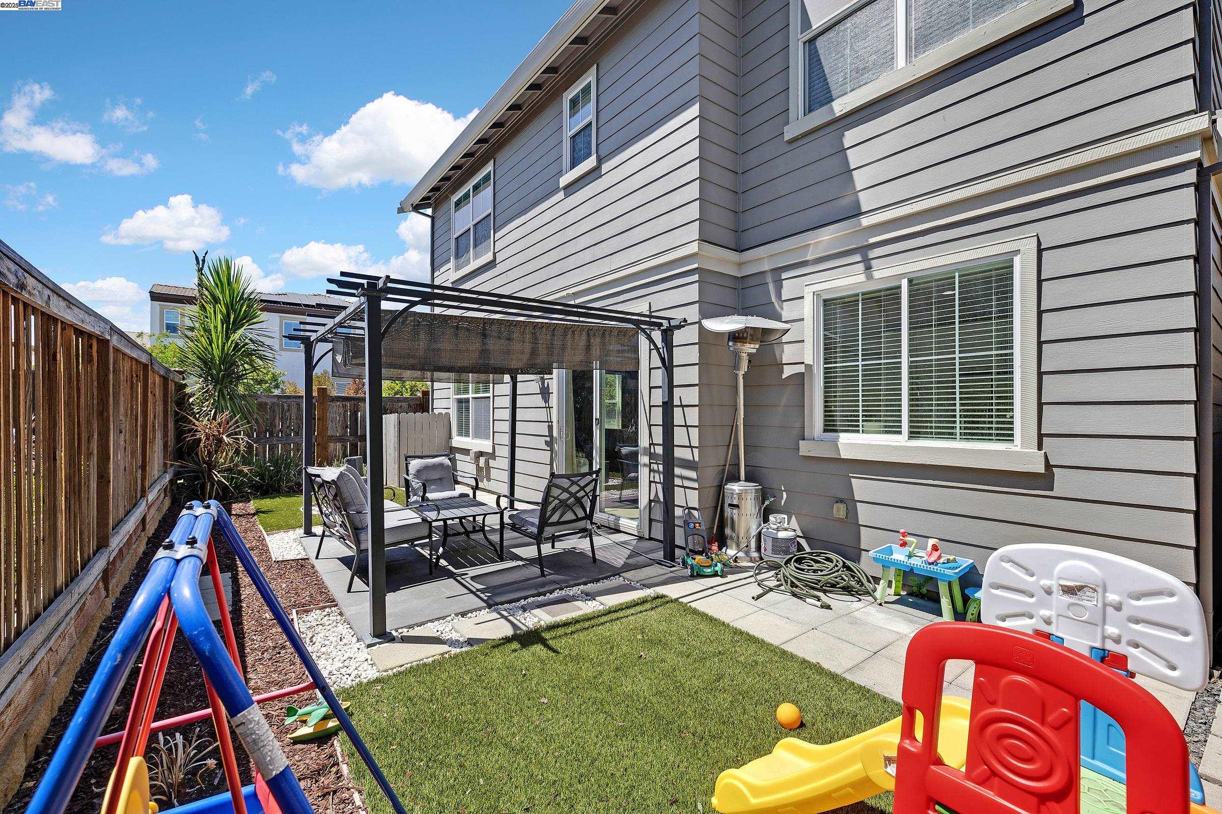 Detail Gallery Image 7 of 33 For 470 Chicory Ct, Brentwood,  CA 94513 - 3 Beds | 2/1 Baths