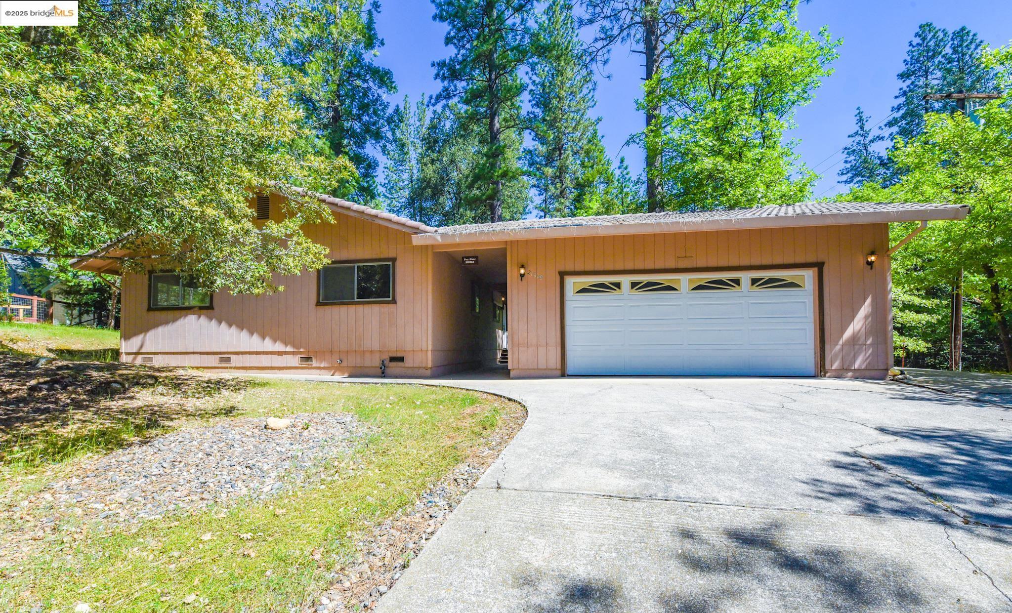 Detail Gallery Image 1 of 32 For 21919 Fallview Dr, Sonora,  CA 95370 - 3 Beds | 2 Baths