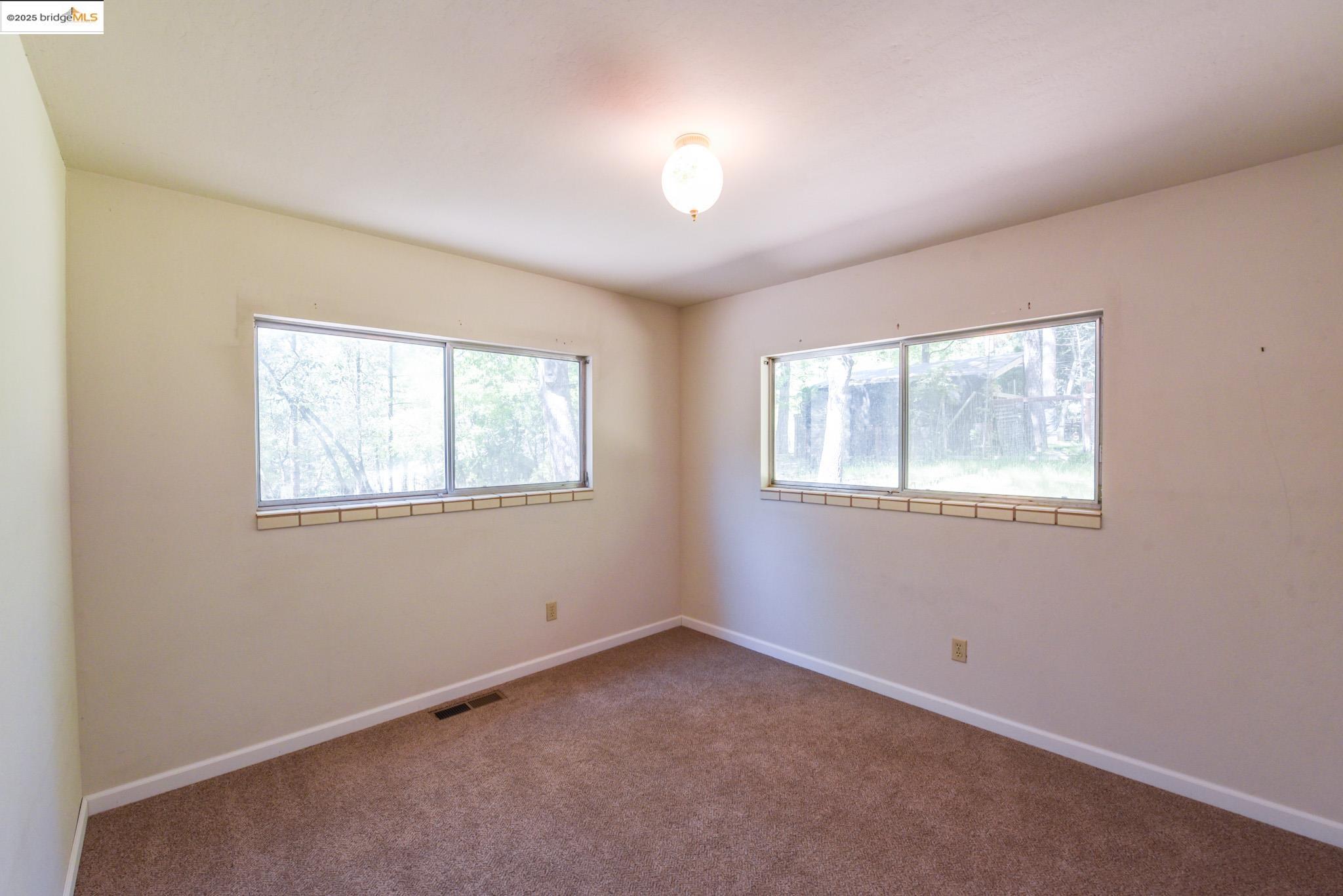 Detail Gallery Image 12 of 32 For 21919 Fallview Dr, Sonora,  CA 95370 - 3 Beds | 2 Baths