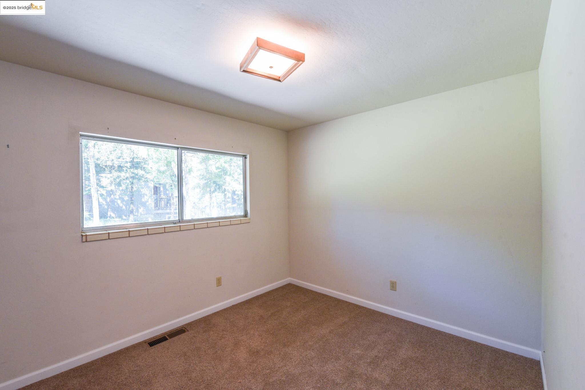 Detail Gallery Image 14 of 32 For 21919 Fallview Dr, Sonora,  CA 95370 - 3 Beds | 2 Baths