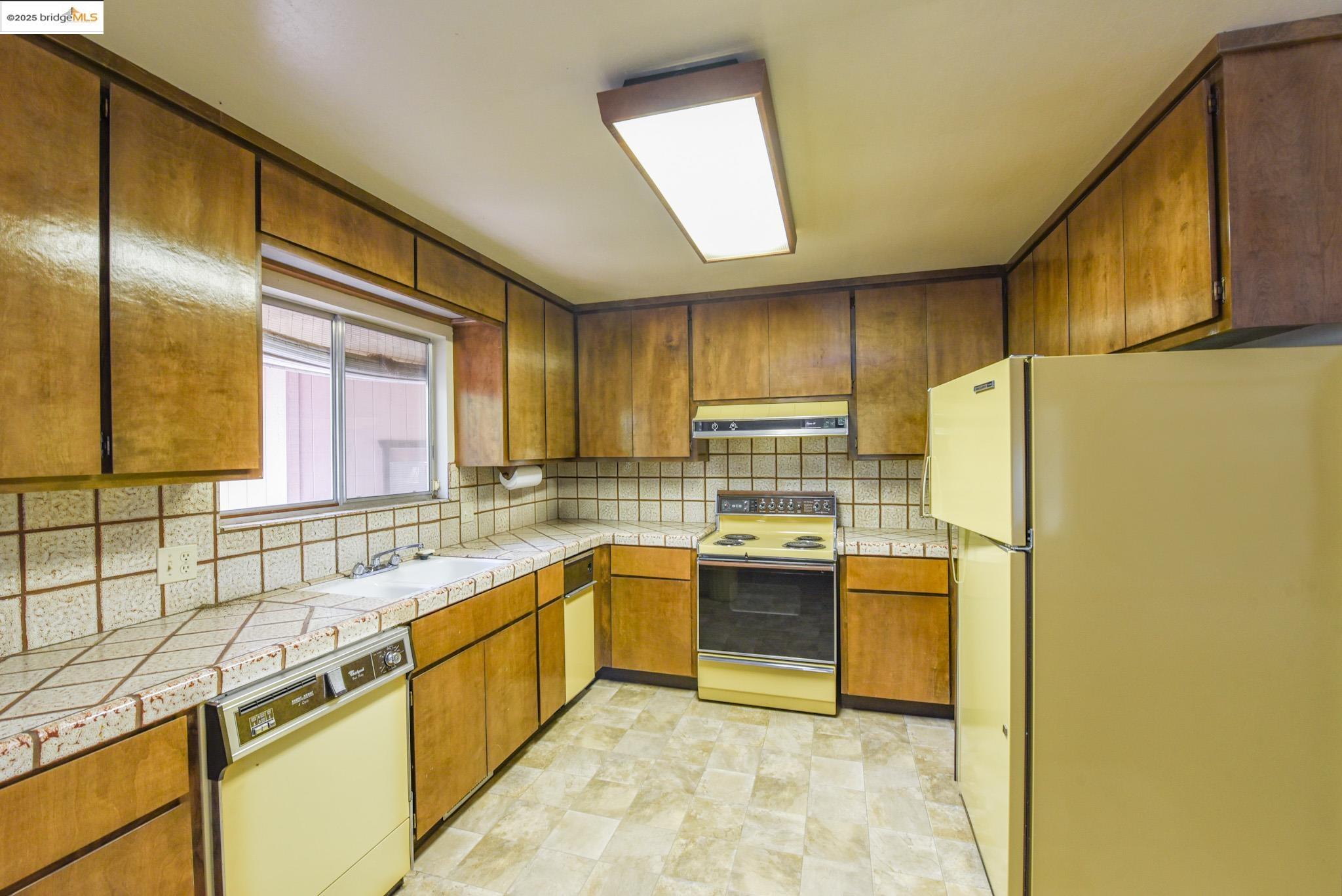 Detail Gallery Image 3 of 32 For 21919 Fallview Dr, Sonora,  CA 95370 - 3 Beds | 2 Baths