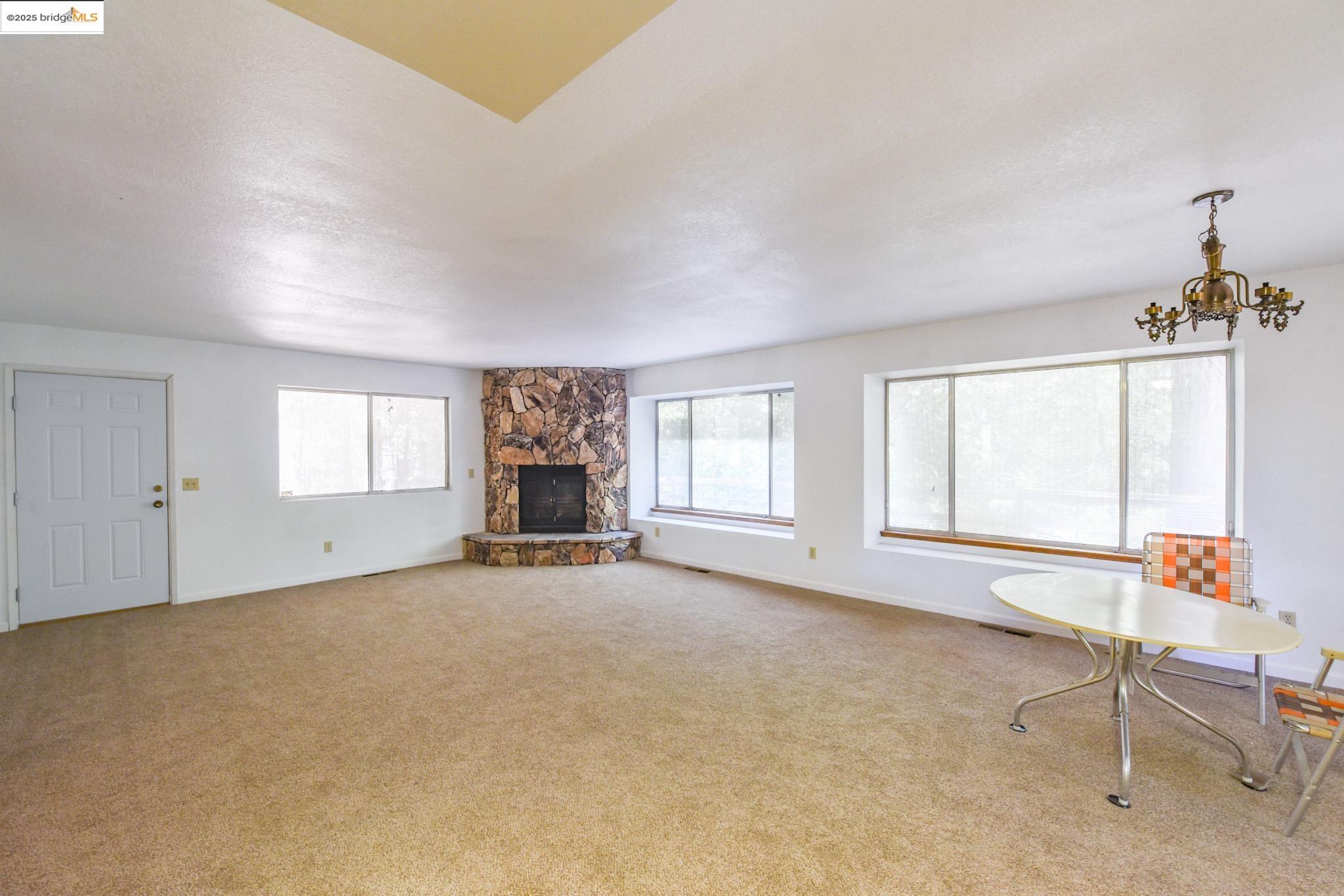 Detail Gallery Image 5 of 32 For 21919 Fallview Dr, Sonora,  CA 95370 - 3 Beds | 2 Baths