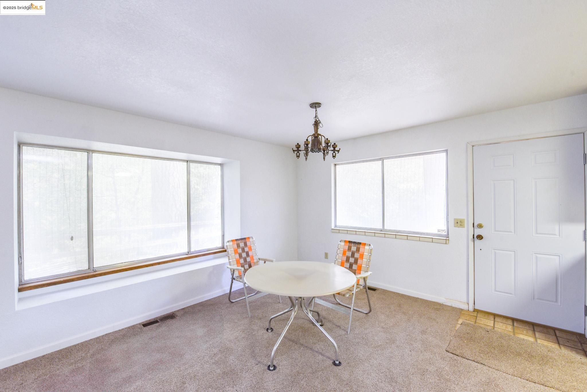 Detail Gallery Image 6 of 32 For 21919 Fallview Dr, Sonora,  CA 95370 - 3 Beds | 2 Baths