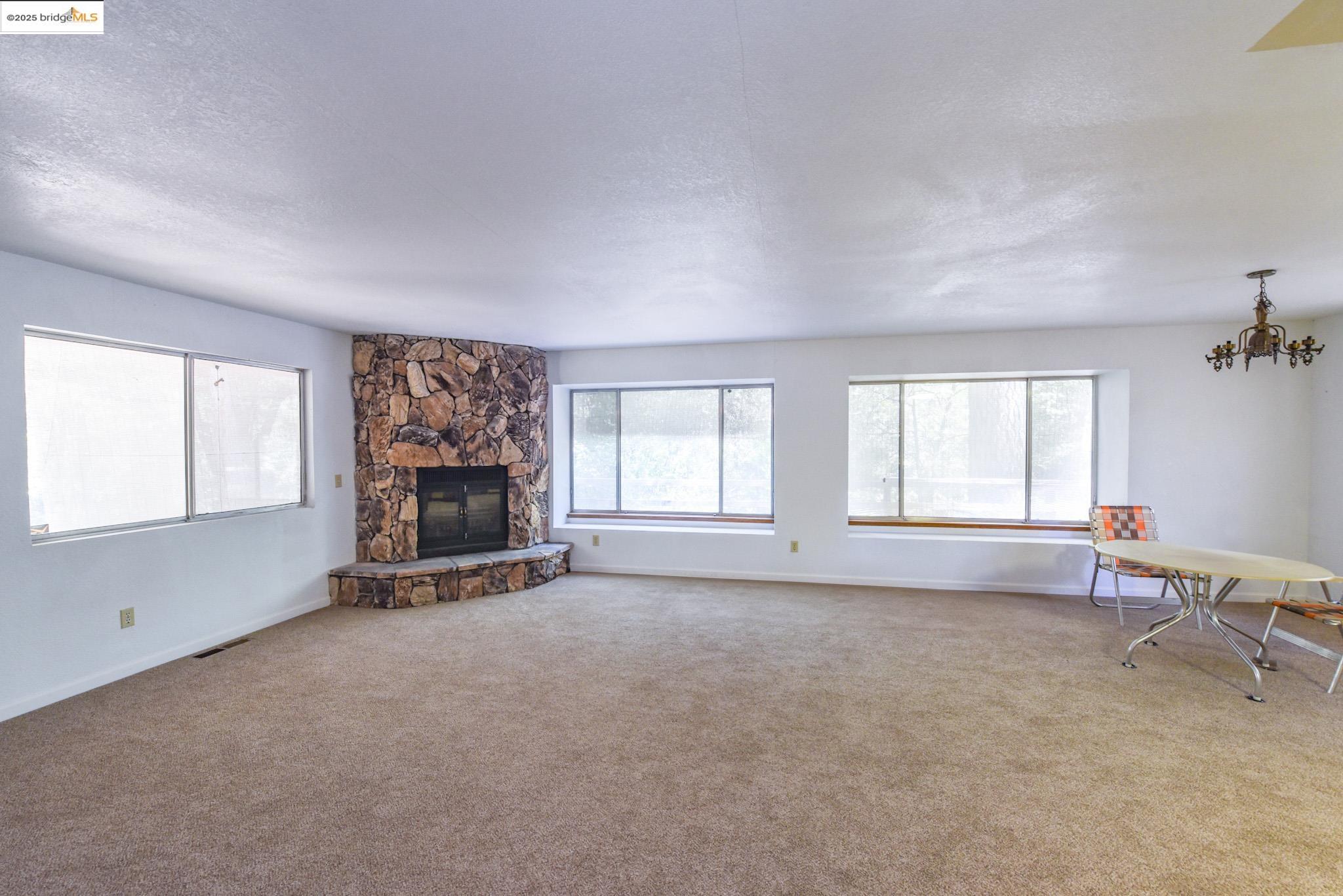 Detail Gallery Image 7 of 32 For 21919 Fallview Dr, Sonora,  CA 95370 - 3 Beds | 2 Baths