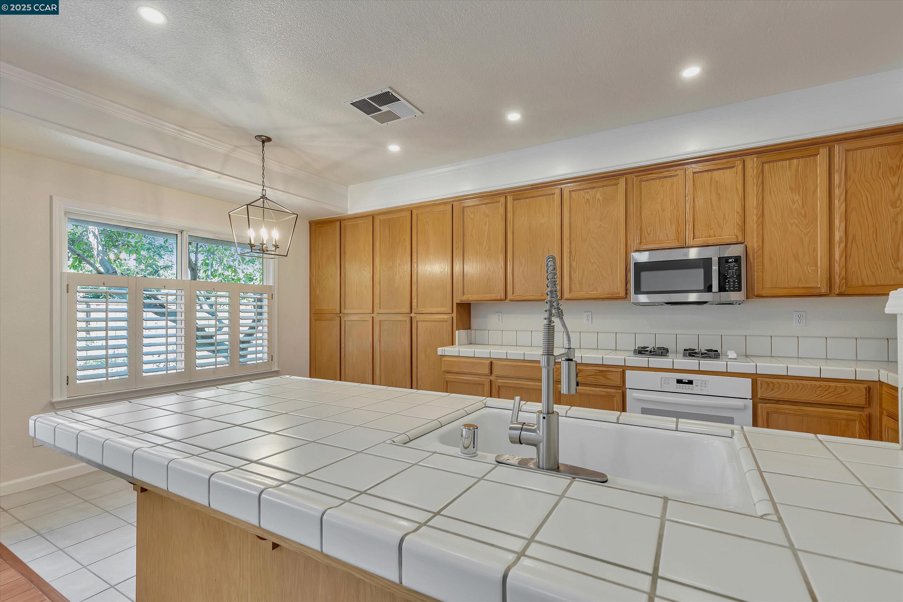 4719 Golden Bear Dr, Antioch, California 94531, 5 Bedrooms Bedrooms, 11 Rooms Rooms,2 BathroomsBathrooms,Residential Lease,For Rent,4719 Golden Bear Dr,41096894