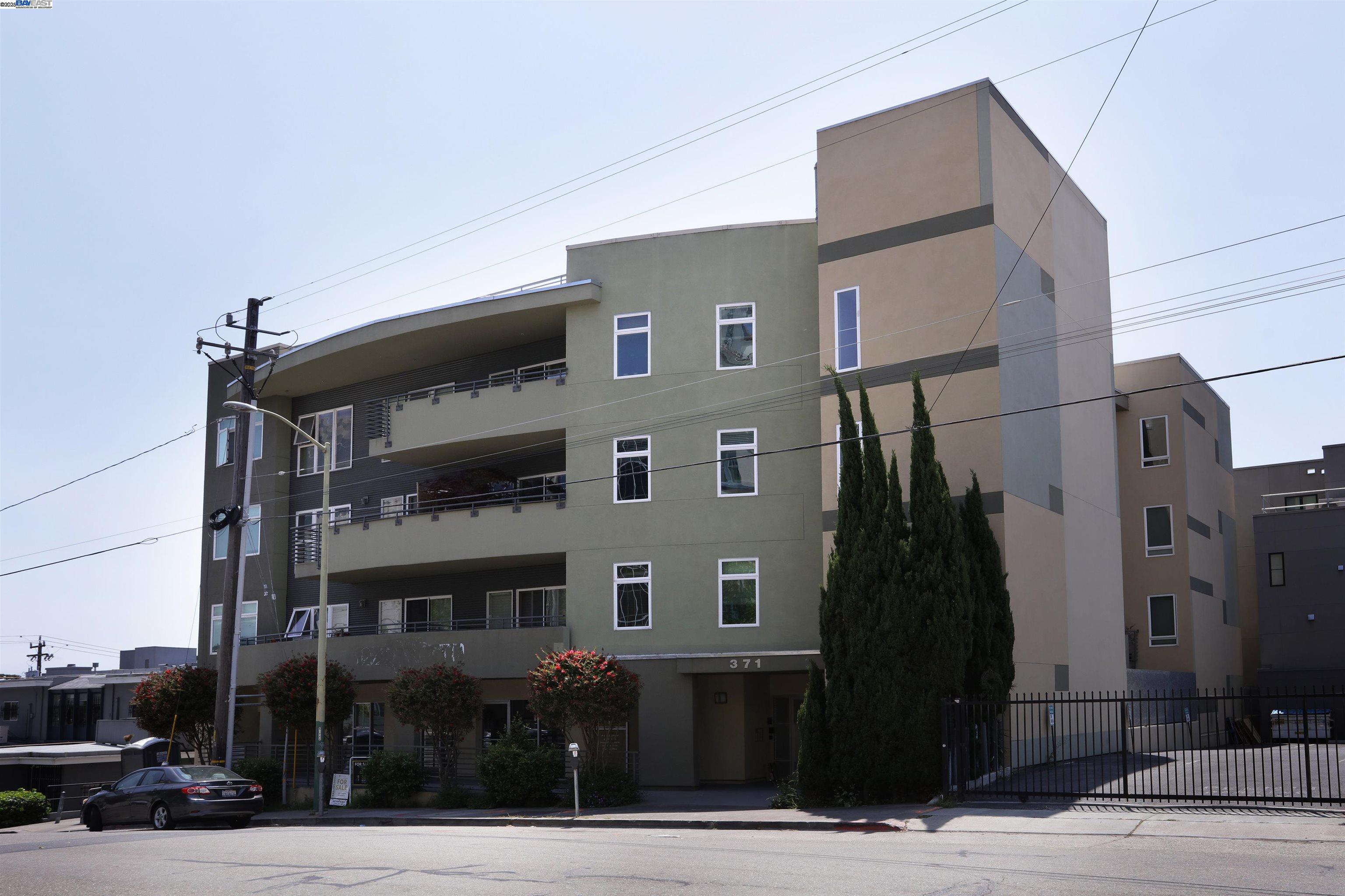 Detail Gallery Image 1 of 13 For 371 30th #201,  Oakland,  CA 94609 - 1 Beds | 1 Baths