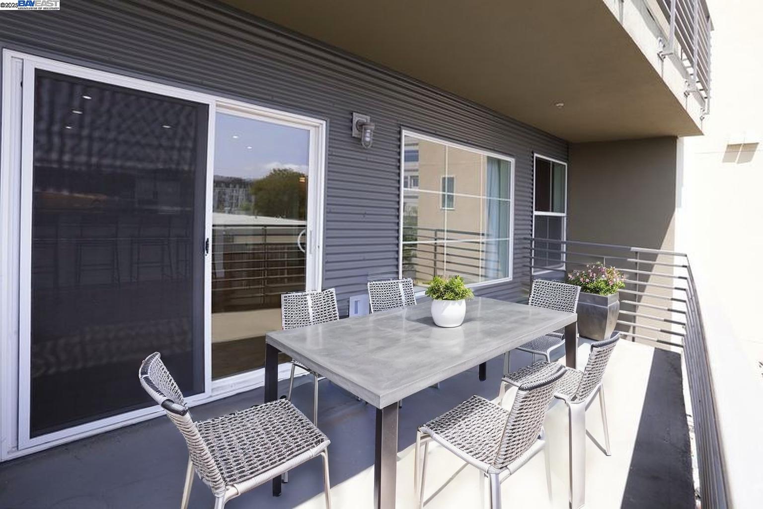 Detail Gallery Image 3 of 13 For 371 30th #201,  Oakland,  CA 94609 - 1 Beds | 1 Baths