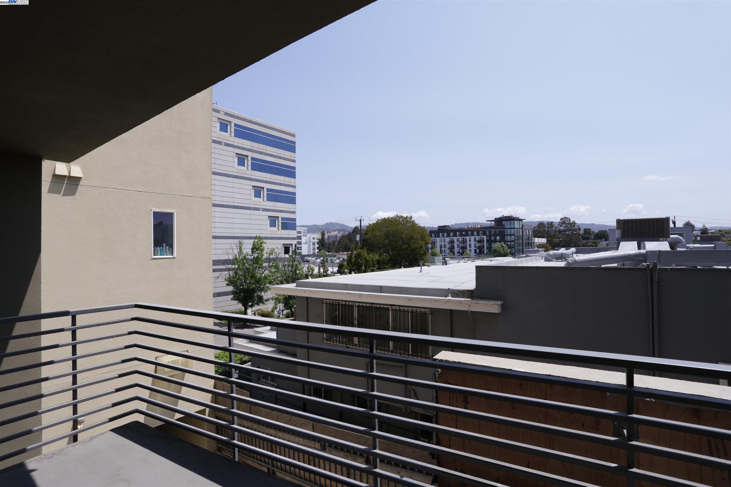 Detail Gallery Image 6 of 13 For 371 30th #201,  Oakland,  CA 94609 - 1 Beds | 1 Baths