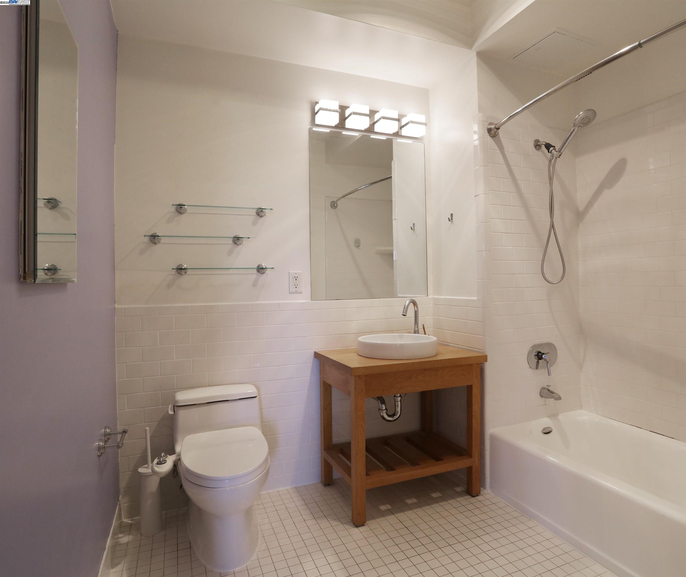 Detail Gallery Image 7 of 13 For 371 30th #201,  Oakland,  CA 94609 - 1 Beds | 1 Baths
