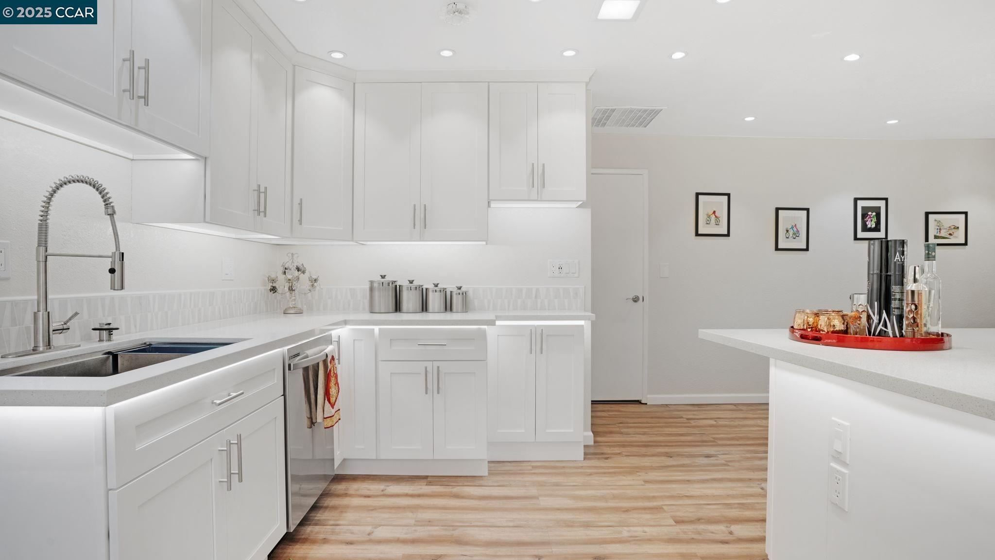 Detail Gallery Image 14 of 51 For 5517 Kirkwood Dr, Concord,  CA 94521 - 3 Beds | 2 Baths