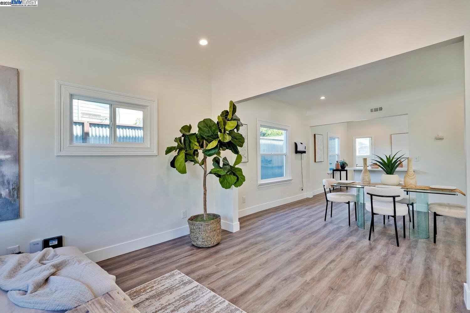 Detail Gallery Image 12 of 52 For 1611 15th Street, Oakland,  CA 94607 - 3 Beds | 2/1 Baths