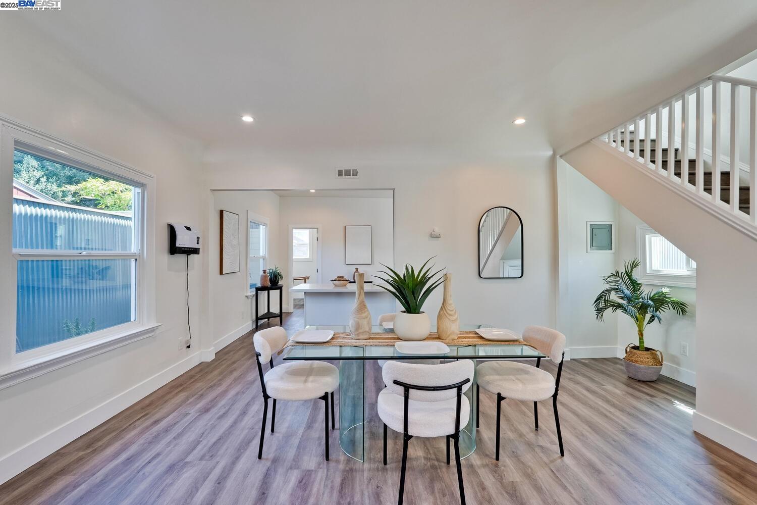 Detail Gallery Image 14 of 52 For 1611 15th Street, Oakland,  CA 94607 - 3 Beds | 2/1 Baths