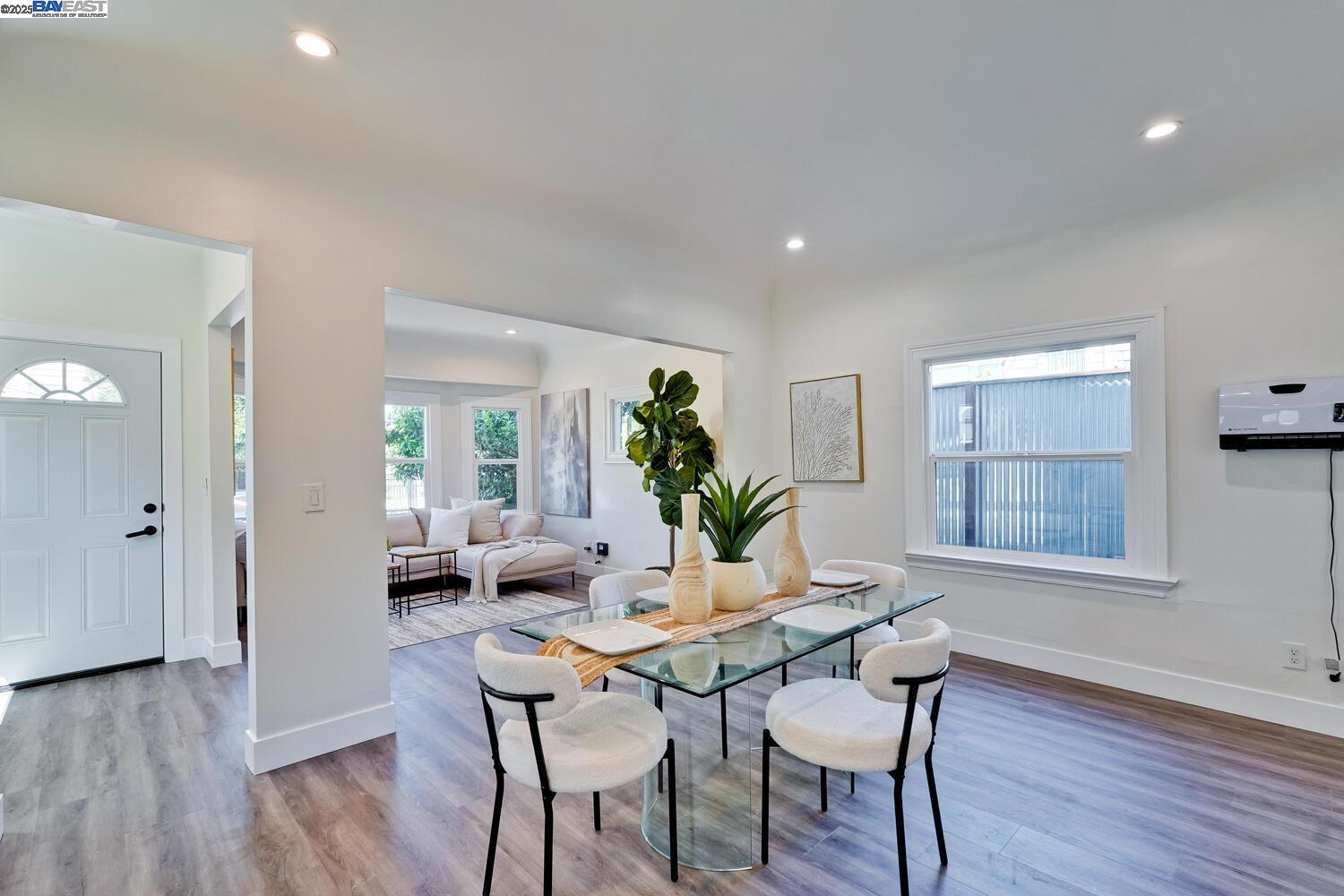Detail Gallery Image 15 of 52 For 1611 15th Street, Oakland,  CA 94607 - 3 Beds | 2/1 Baths