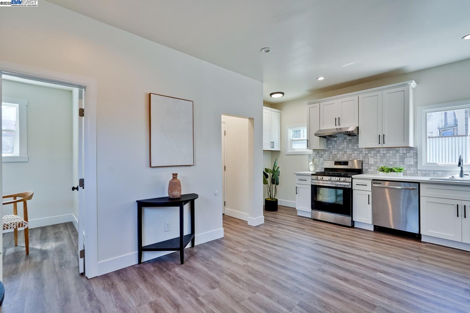 Detail Gallery Image 20 of 52 For 1611 15th Street, Oakland,  CA 94607 - 3 Beds | 2/1 Baths